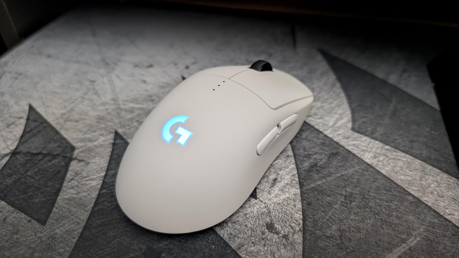 PRO 2 Lightspeed Wireless Gaming Mouse, Right- or Left-Handed Mouse with up to 4 Customizable and Switchable Magnetic Side Buttons, 44K DPI Sensor, USB-C Charging, for PC/Mac - Black customer photo 2