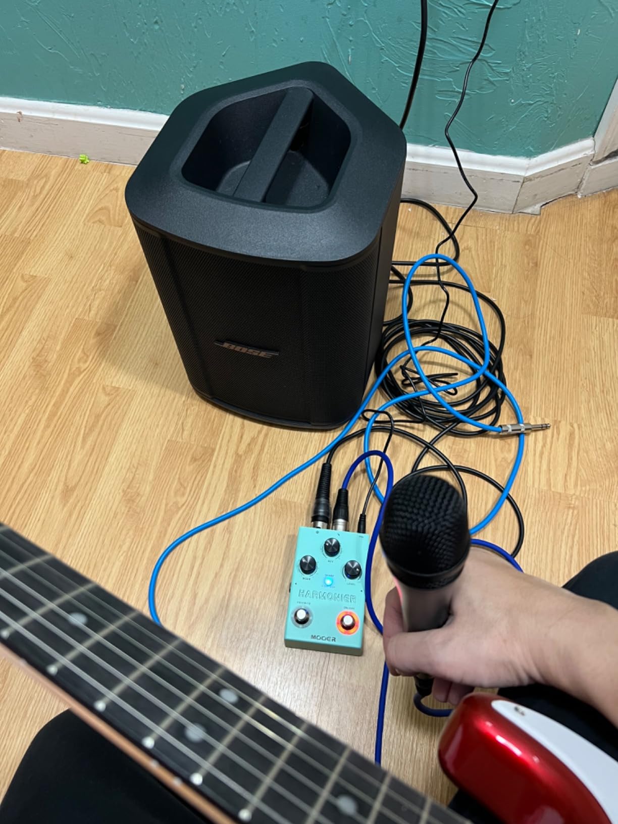 MOOER Autuner Vocal Effects Processor Voice Pedal Pitch Correction Reverb Delay Guitar Vocal Stompbox Microphone Amplifier for Guitarist Recording Live Performance Singing Streaming (MVP1) customer photo 2