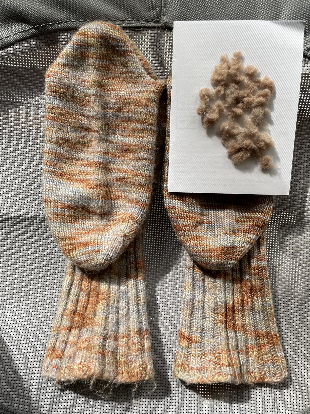 Fabric Shaver, Lint Remover Rechargeable, Electric Portable Sweater Defuzzer with 3 Speeds, 6 Leaf Blades, Digital LED Display to Remove Pilling for Clothes, Furniture, Sweater, Couch, Blanket customer photo 1