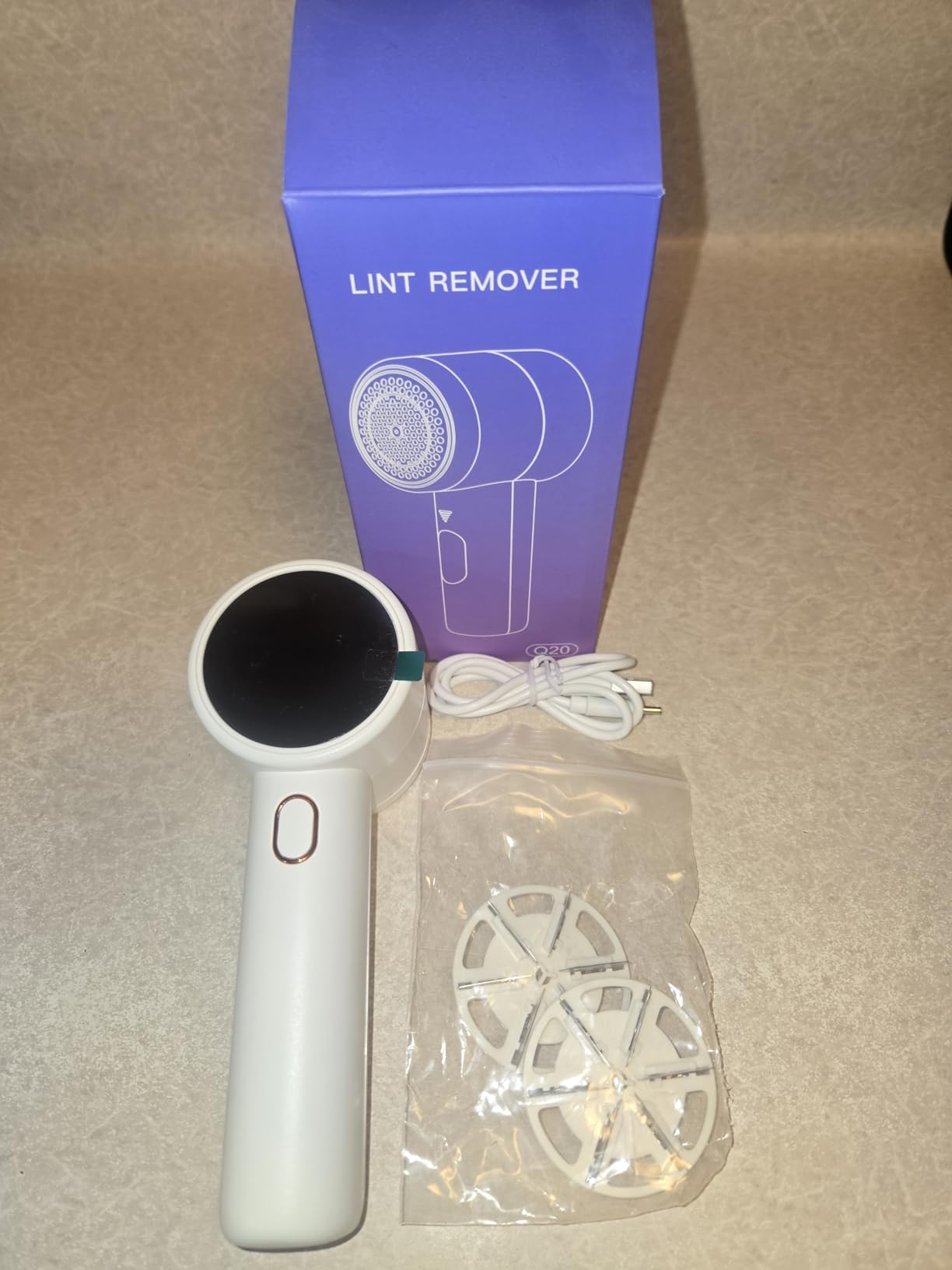 Fabric Shaver, Lint Remover Rechargeable, Electric Portable Sweater Defuzzer with 3 Speeds, 6 Leaf Blades, Digital LED Display to Remove Pilling for Clothes, Furniture, Sweater, Couch, Blanket customer photo 2