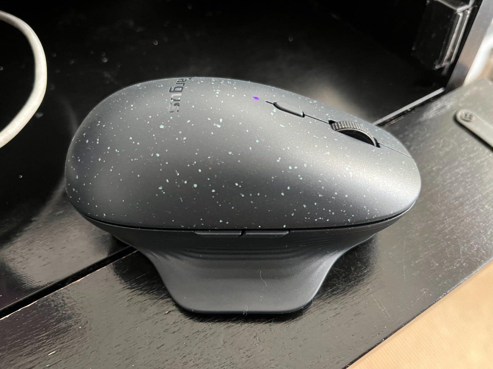 Targus ErgoFlip EcoSmart Sustainable Ambidextrous Full-Size Mouse - Gaming-Level Mouse Compatible with Chrome OS, Windows, and macOS (AMB586GL) customer photo 1