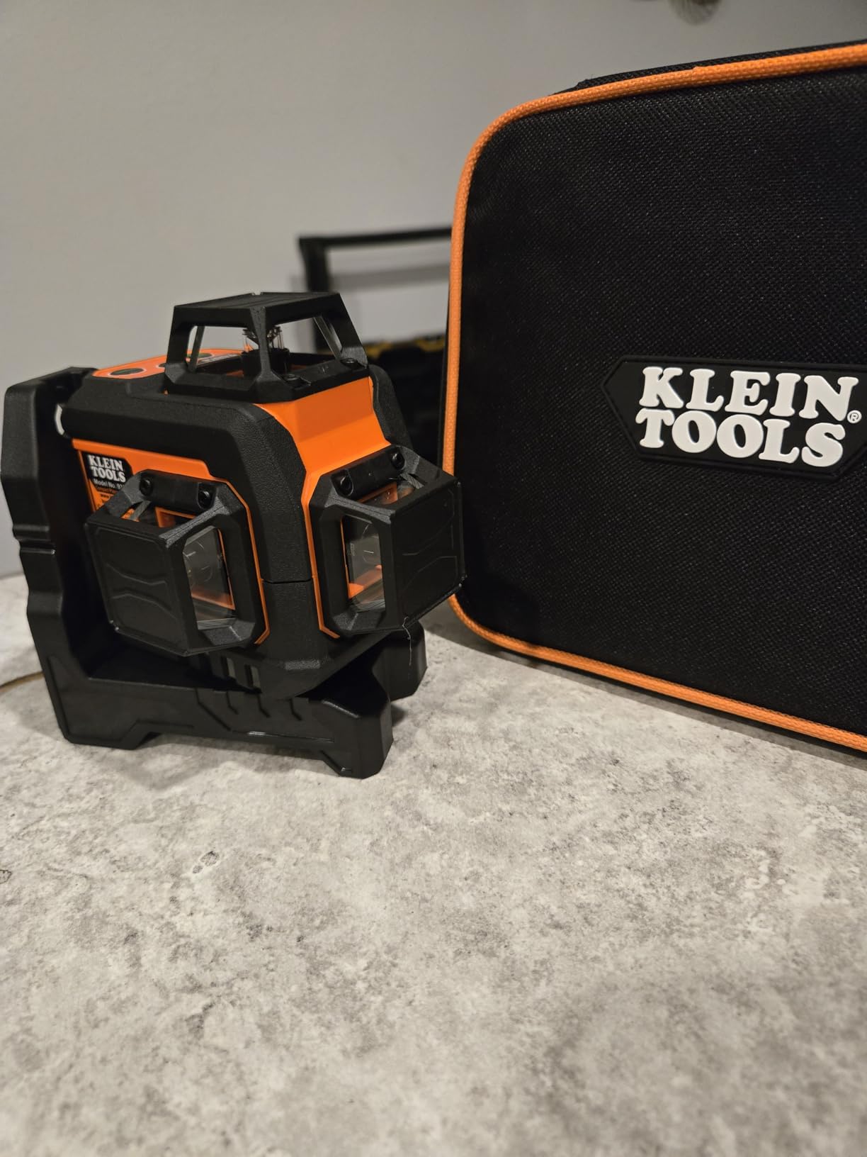 Klein Tools 93CPLG Compact Self-Leveling Laser Level, Bright Green Cross Line 360-Degree Laser Planes, Class 2 <= 1mW, Rechargeable, Magnetic Mount customer photo 2