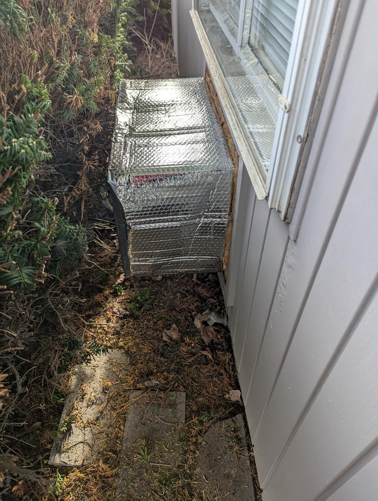 Reflective Foil Insulation, Double Reflective Bubble Insulation Sheet, Aluminum Foil Bubble Shield, Radiant Barrier Roll for RV Windows Weatherproofing (23.6''x 10Ft) customer photo 2