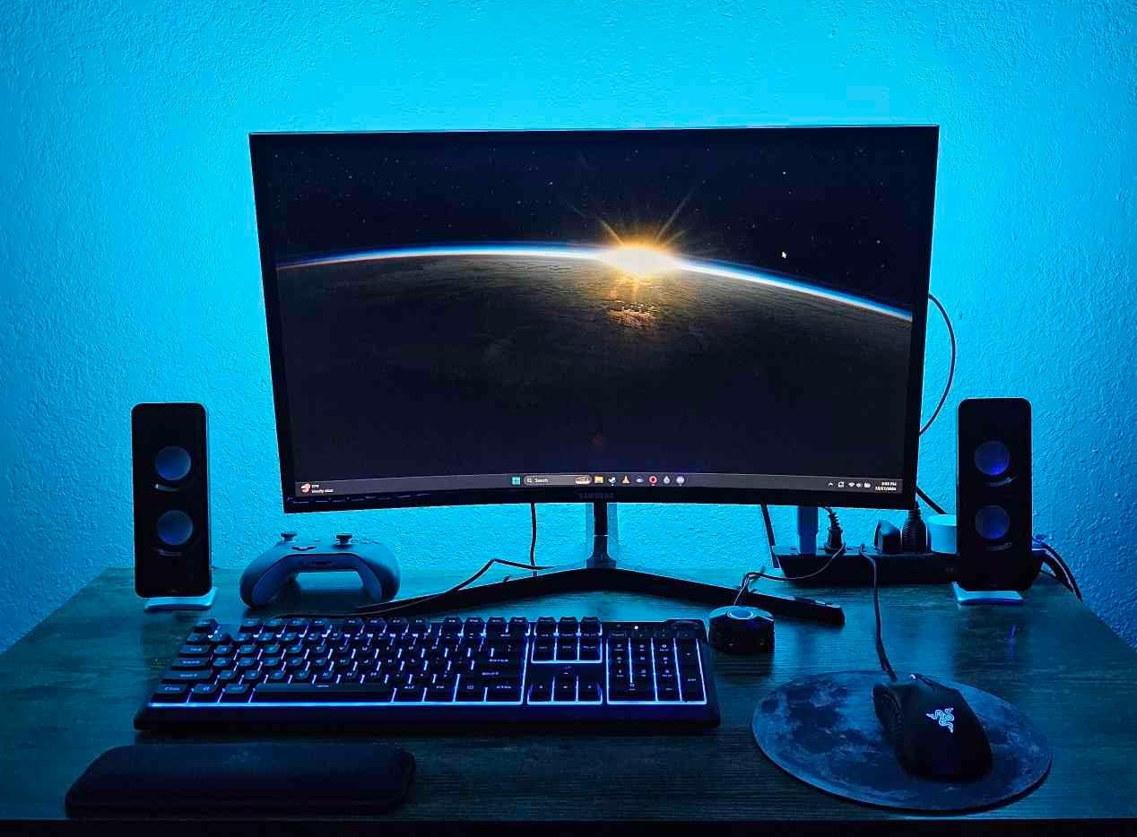 Corsair K55 CORE RGB Membrane Wired Gaming Keyboard - QWERTY US Layout - Quiet, Responsive Switches - Spill Resistance - Ten-Zone RGB - Media Keys - iCUE Compatible - PC, Mac - Black customer photo 1