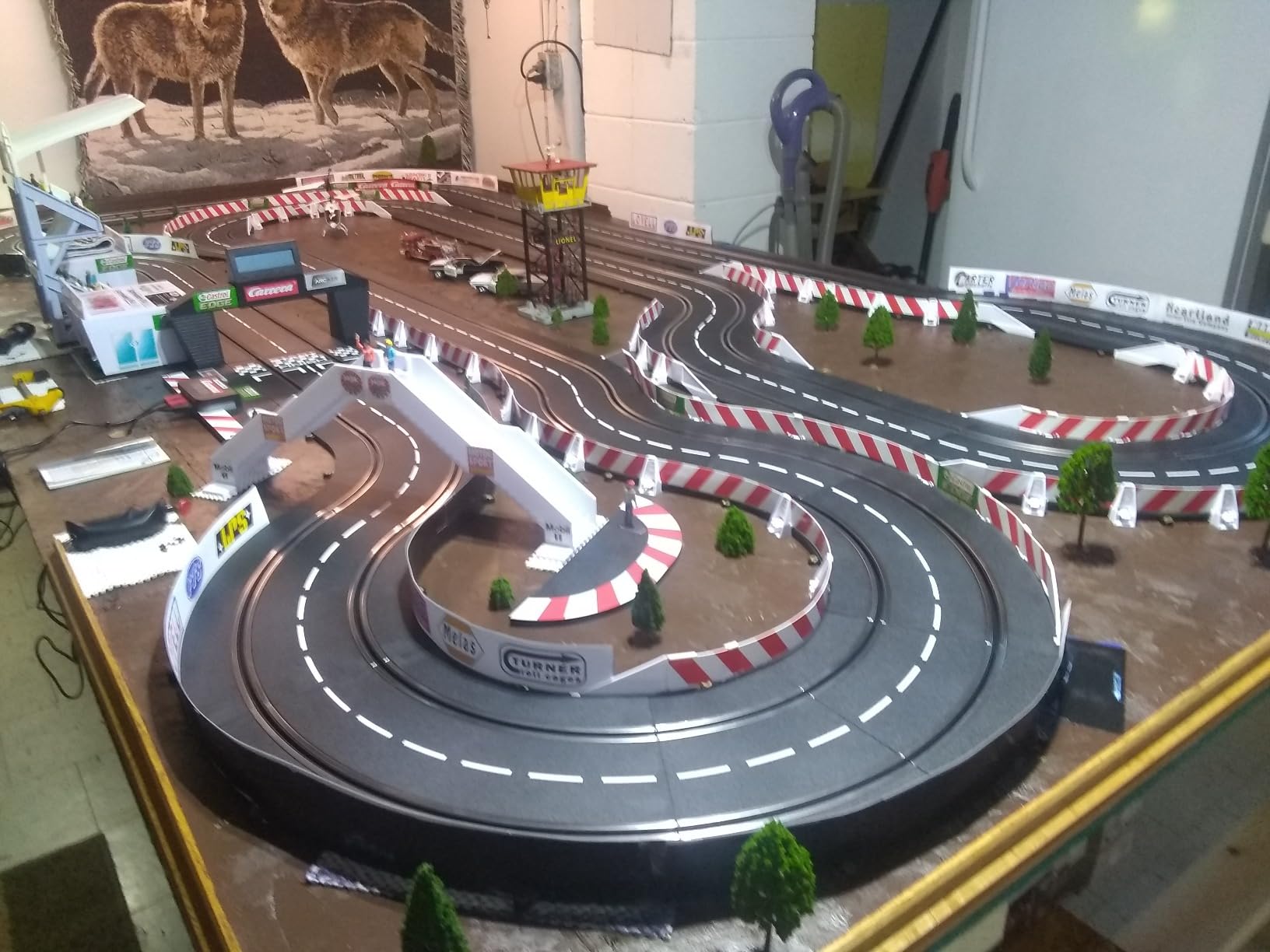 Carrera Evolution 20025248 NASCAR Darlington Showdown Analog Electric 1:32 Scale Slot Car Racing Track Set - Includes Two 1:32 Scale Cars & Two Dual-Speed Controllers Ages 8+ customer photo 2