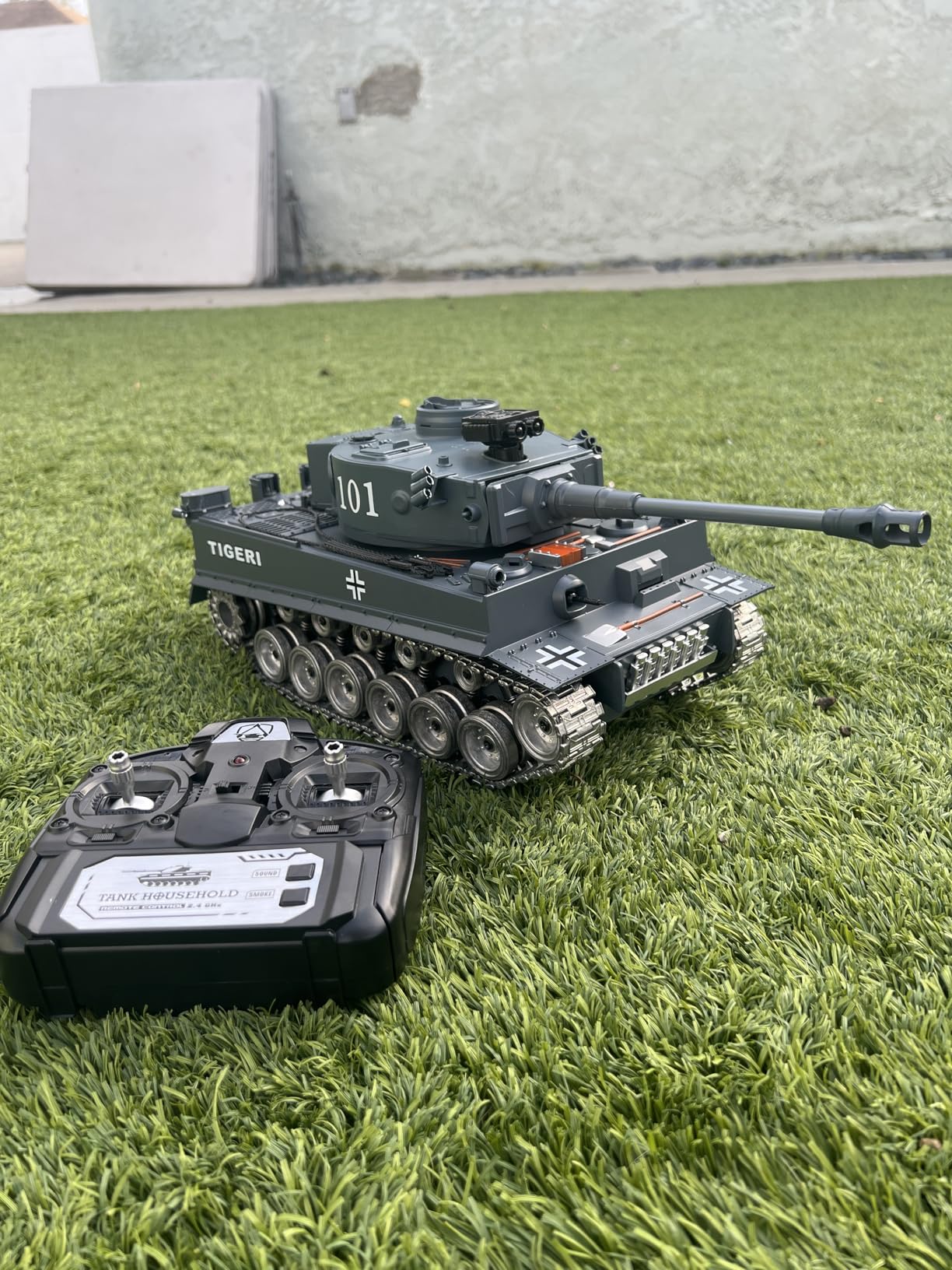 RC Tank, 1:18 Alloy Metal German Tiger I Remote Control Army Model Toys, 2.4Ghz RC Vehicle with Smoke, Sound and Lights, Military Tank for Adults and Kids customer photo 1