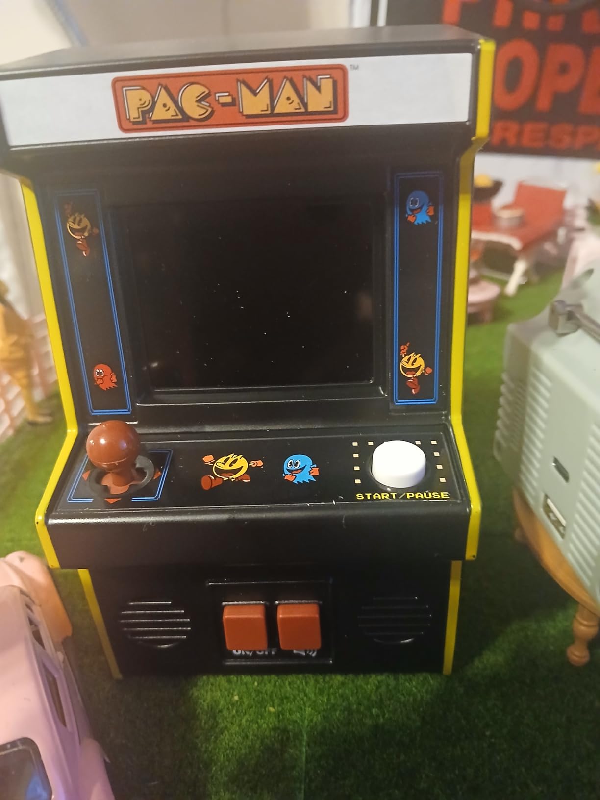 Arcade Classics - Retro Mini Arcade Game, Full Color Screen, Classic Handheld Electronic Game Console, 90s Toy, Great Gift for Kids 8+, Pac-Man customer photo 1