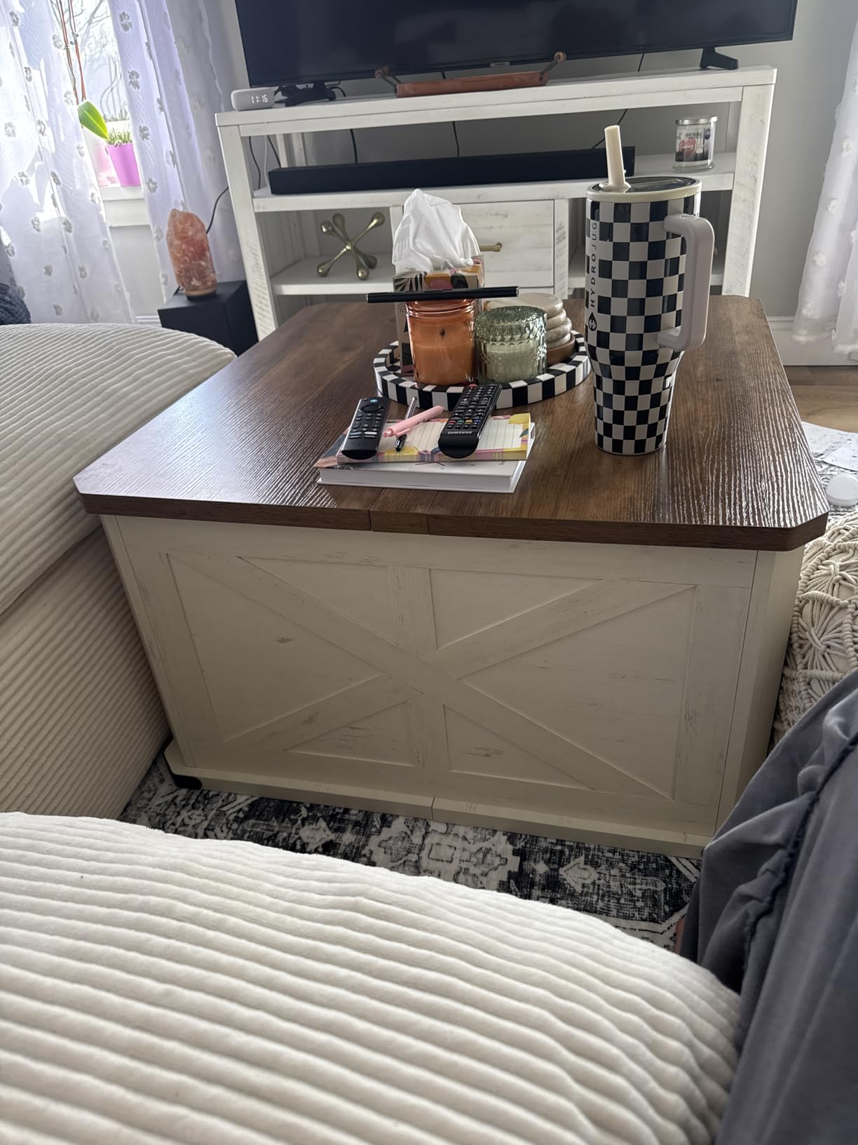 VASAGLE LIRY Collection - Farmhouse Coffee Table with Storage, Square Center Coffee Table for Living Room, with Hidden Compartment, Flip-Top Lids, Honey Brown ULCT232K41 customer photo 2