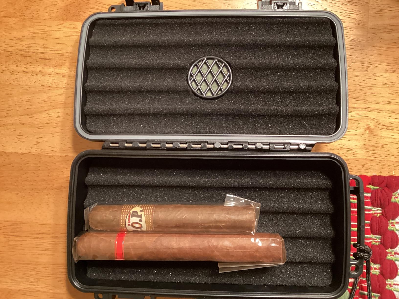 Flauno Travel Cigar Humidor Case - Portable Humidor Kit with Lighter (Without Gas), Cutter, Holder, Humidifier & Dropper, Waterproof, Crushproof, Airtight Seal (Holds up to 5 Cigars) customer photo 1