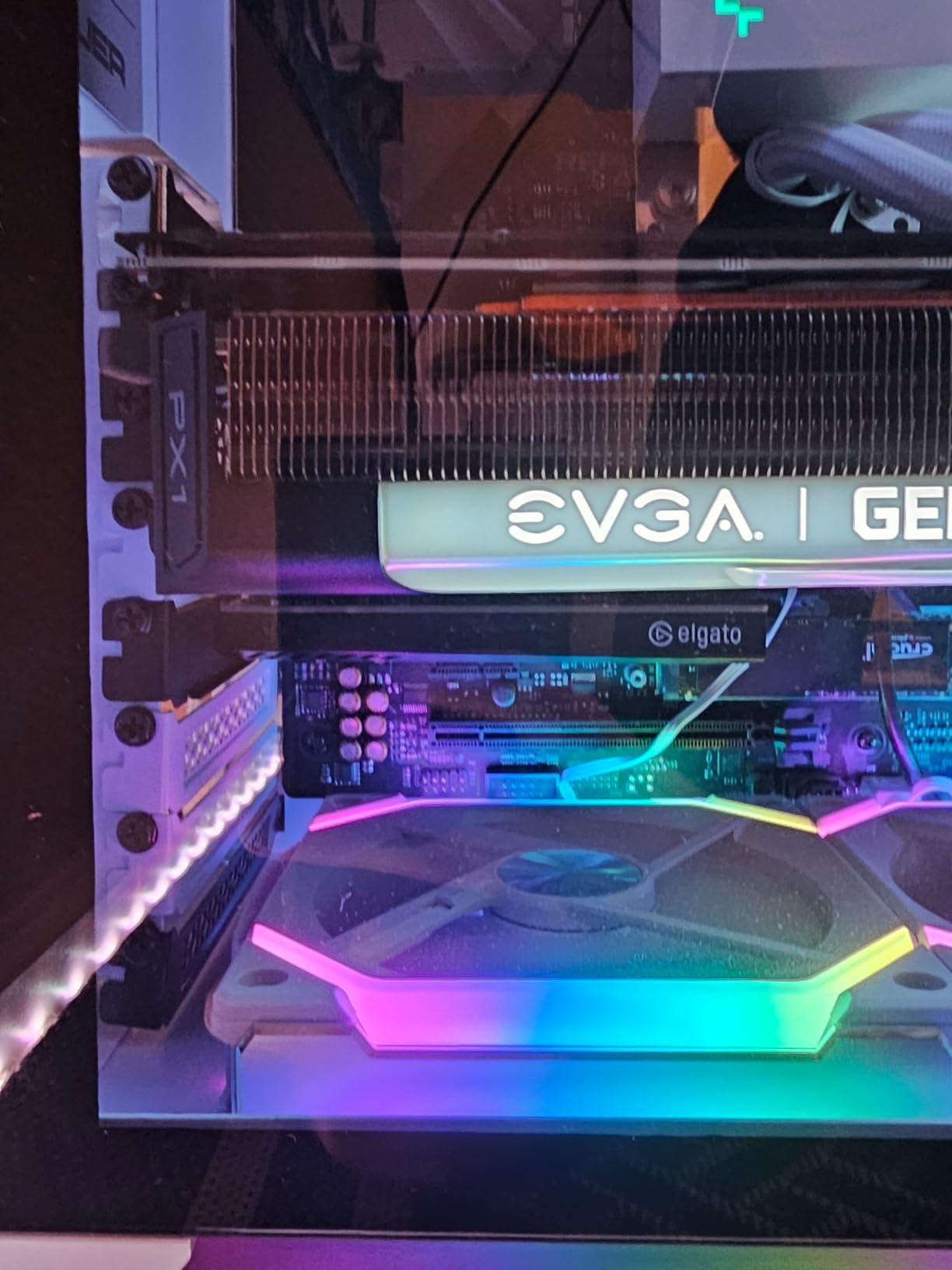 Elgato 4K Pro - Internal Capture Card, 8K60 Passthrough/4K60 HDR10, Ultra-Low Latency for PS5 Pro, Xbox Series S, Nintendo Switch 2, Streaming & Recording customer photo 2