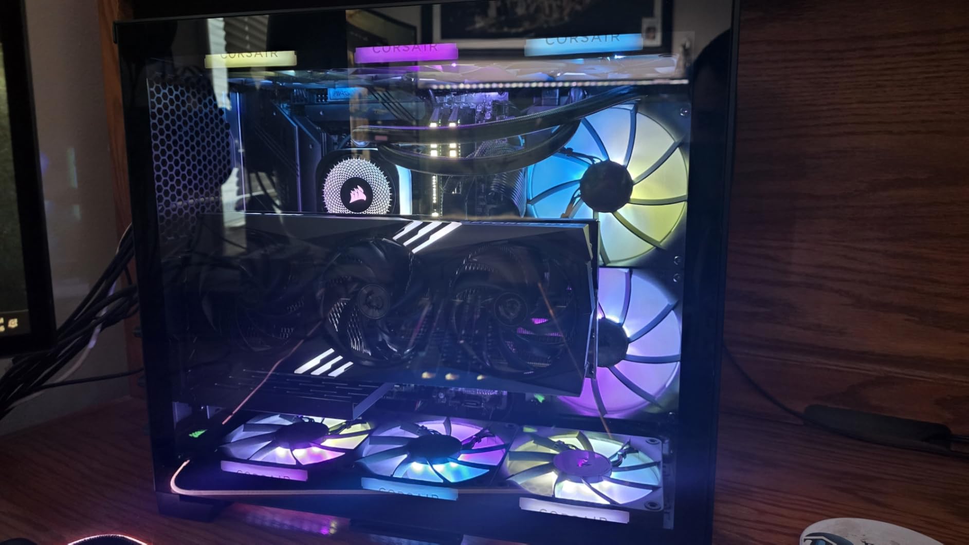 iCUE Link RX120 RGB 120mm PWM Fans with iCUE Link System Hub - Magnetic Dome Bearing - Triple Pack - Black customer photo 1