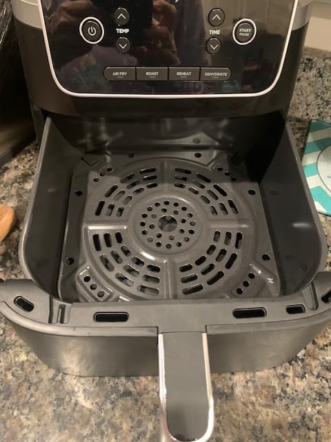 Ninja Air Fryer Pro, 5 Qt, 4-in-1, Grey, AF141 | Air fry, roast, reheat, dehydrate, 1750W, 400F max, Fits 4 lbs fries, Nonstick basket, Dishwasher-safe customer photo 2