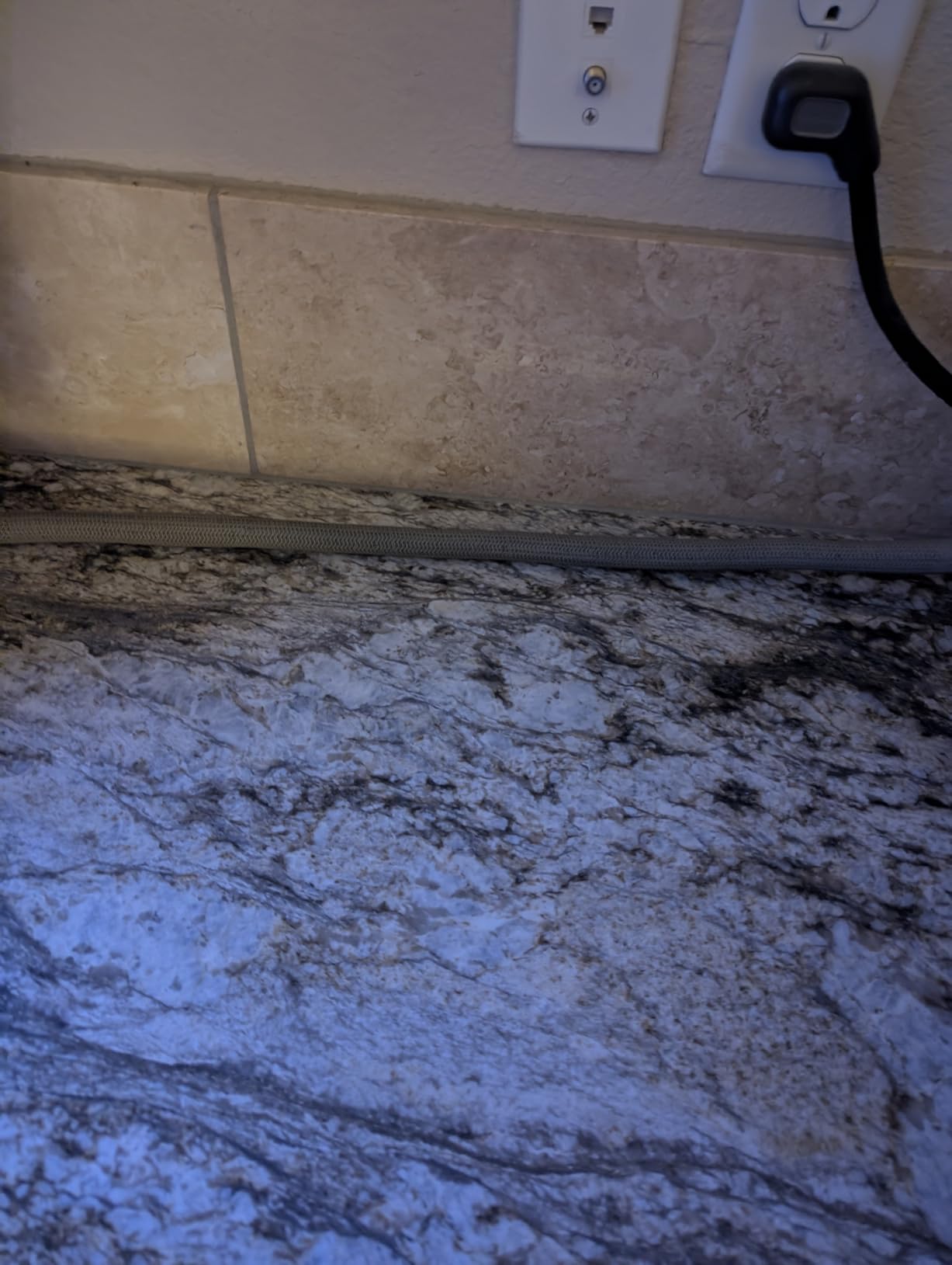 10ft - 1/2 inch Cord Protector Cable Sleeve Split Wire Loom Tubing for Power Cord Audio USB Cable, Cord Sleeve Cable Management for TV Computer, Cord Protectors from Pets Chewing, Black customer photo 1