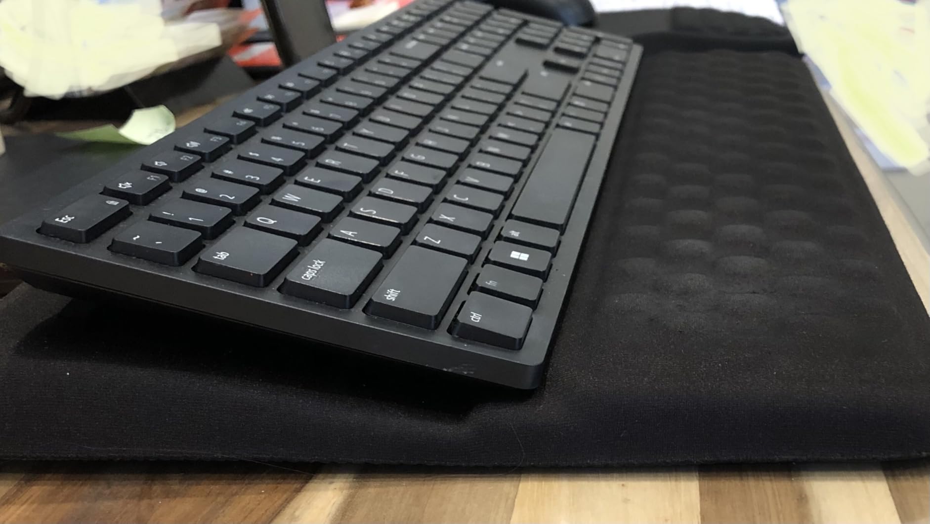 Ospelelf Keyboard Stand with Wrist Rest, Comfy Ergonomic Keyboard Riser Holder for Office Home customer photo 1