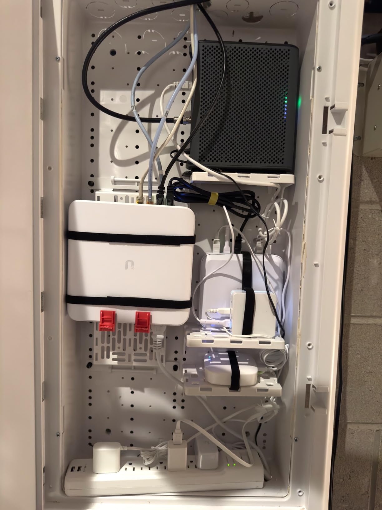 Ubiquiti Cloud Gateway Ultra (UCG-Ultra) customer photo 1