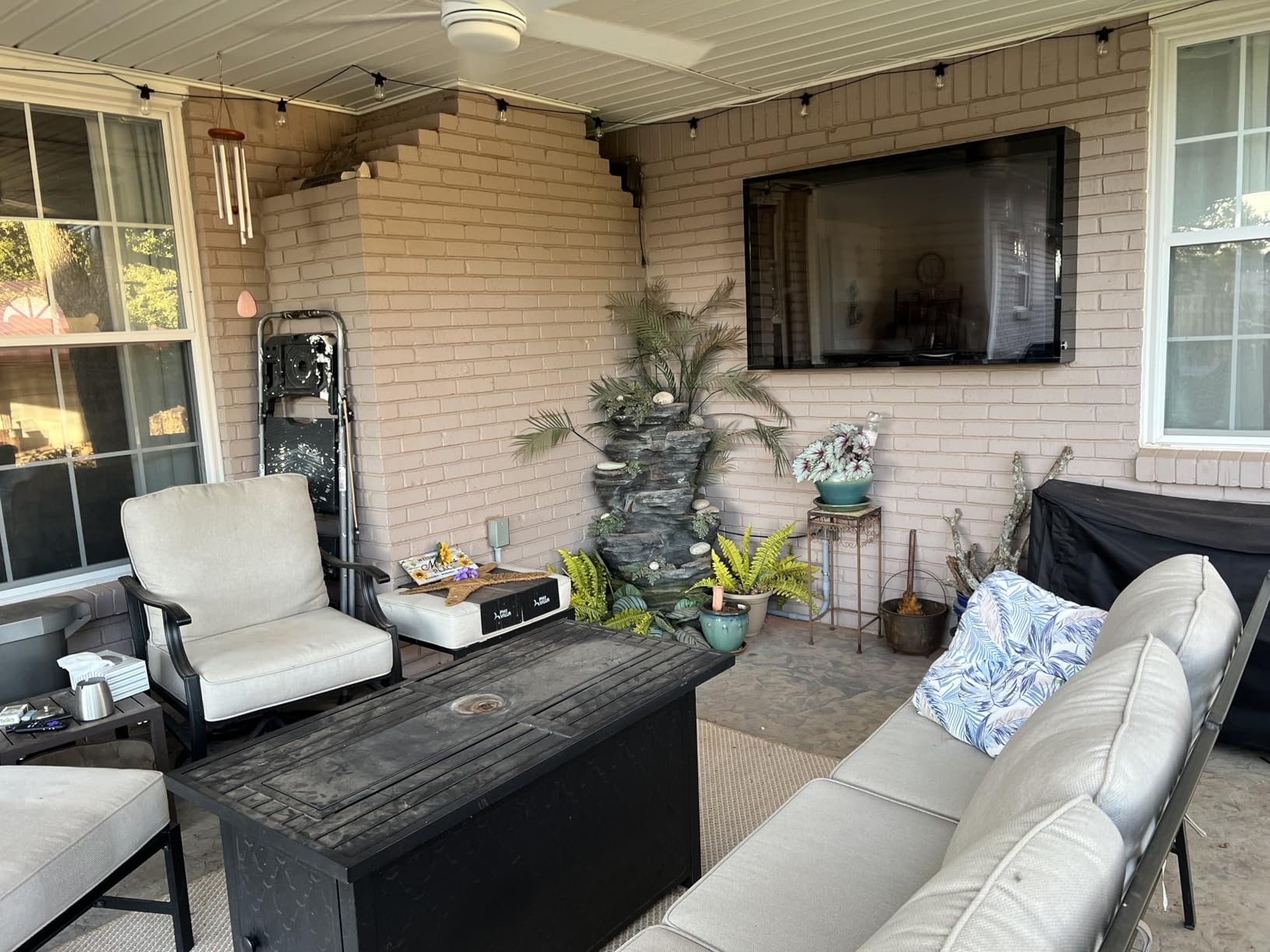 50-55 inch Weatherproof Outdoor TV Cover with Lock, Hard Cover and Durable, Clear Dust-proof Television Enclosure customer photo 1