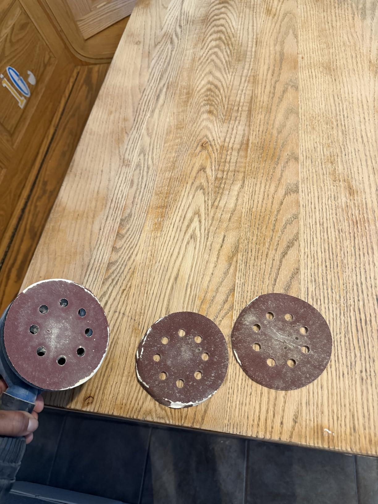 Dong Cheng 5-Inch Random Orbital Sander 3.2A 12800OPM Electric Palm Sander, 6 Variable Speeds, with 20pcs Sandpaper & Detachable Dust Bag, Power Sander for Woodworking, Sanding & Polishing customer photo 2