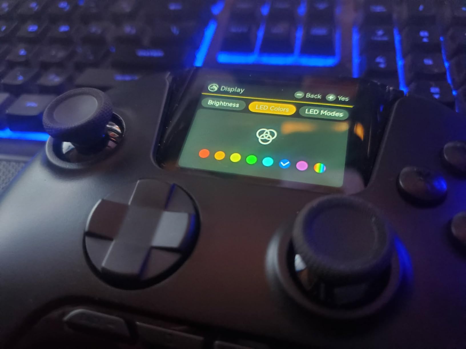 ManbaOne Interactive Screen Wireless Gaming Controller for PC/Switch/Switch 2/iOS/Android,Hall Effect Stick & Trigger,RGB Lighting,Remappable Buttons,1800mAh with Charging Dock customer photo 1