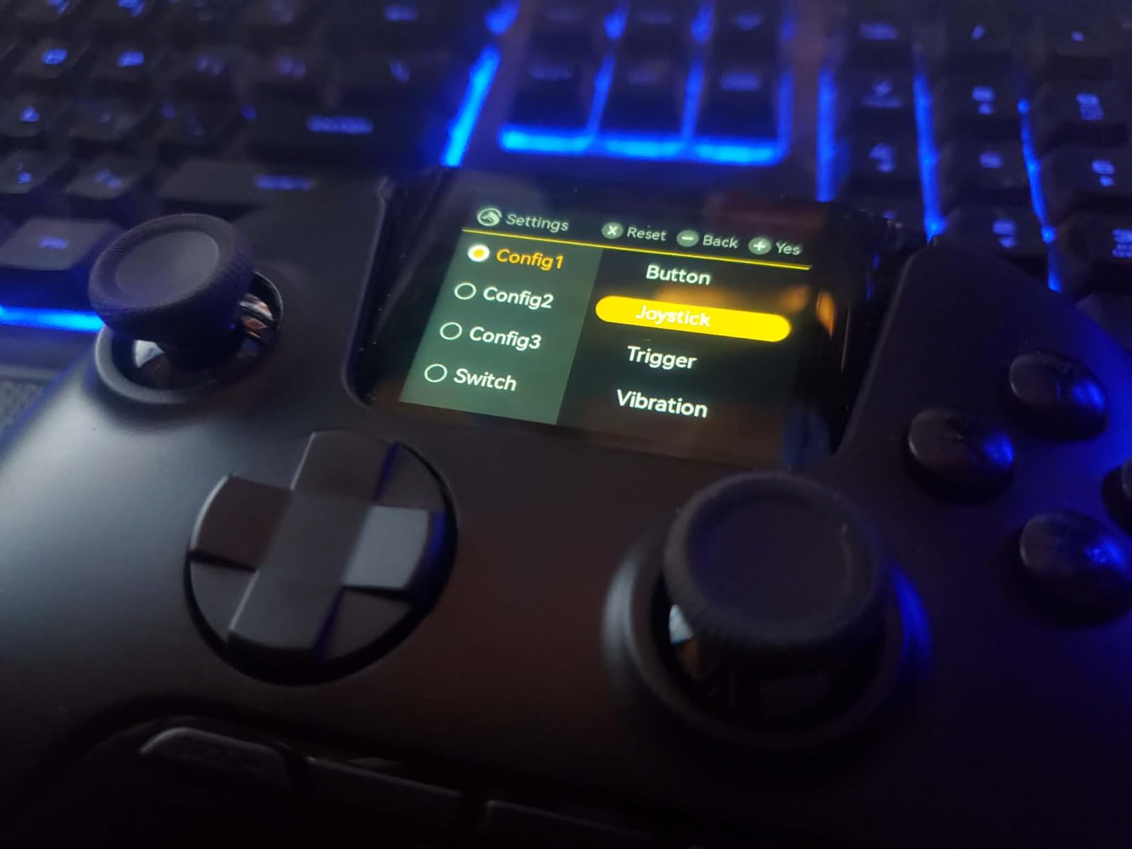 ManbaOne Interactive Screen Wireless Gaming Controller for PC/Switch/Switch 2/iOS/Android,Hall Effect Stick & Trigger,RGB Lighting,Remappable Buttons,1800mAh with Charging Dock customer photo 2