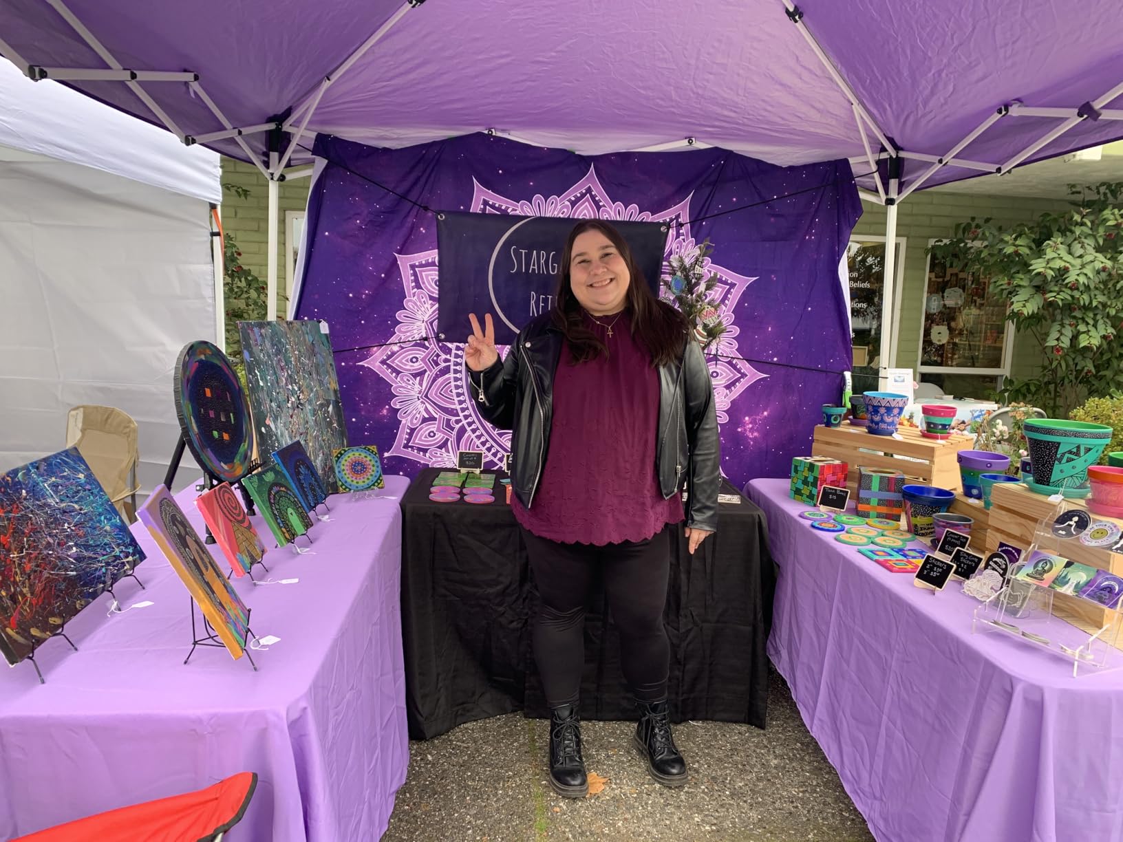 FDW 6FT Folding Table, Portable Fold-in-Half Plastic Picnic Party Table with Carrying Handle, White customer photo 2