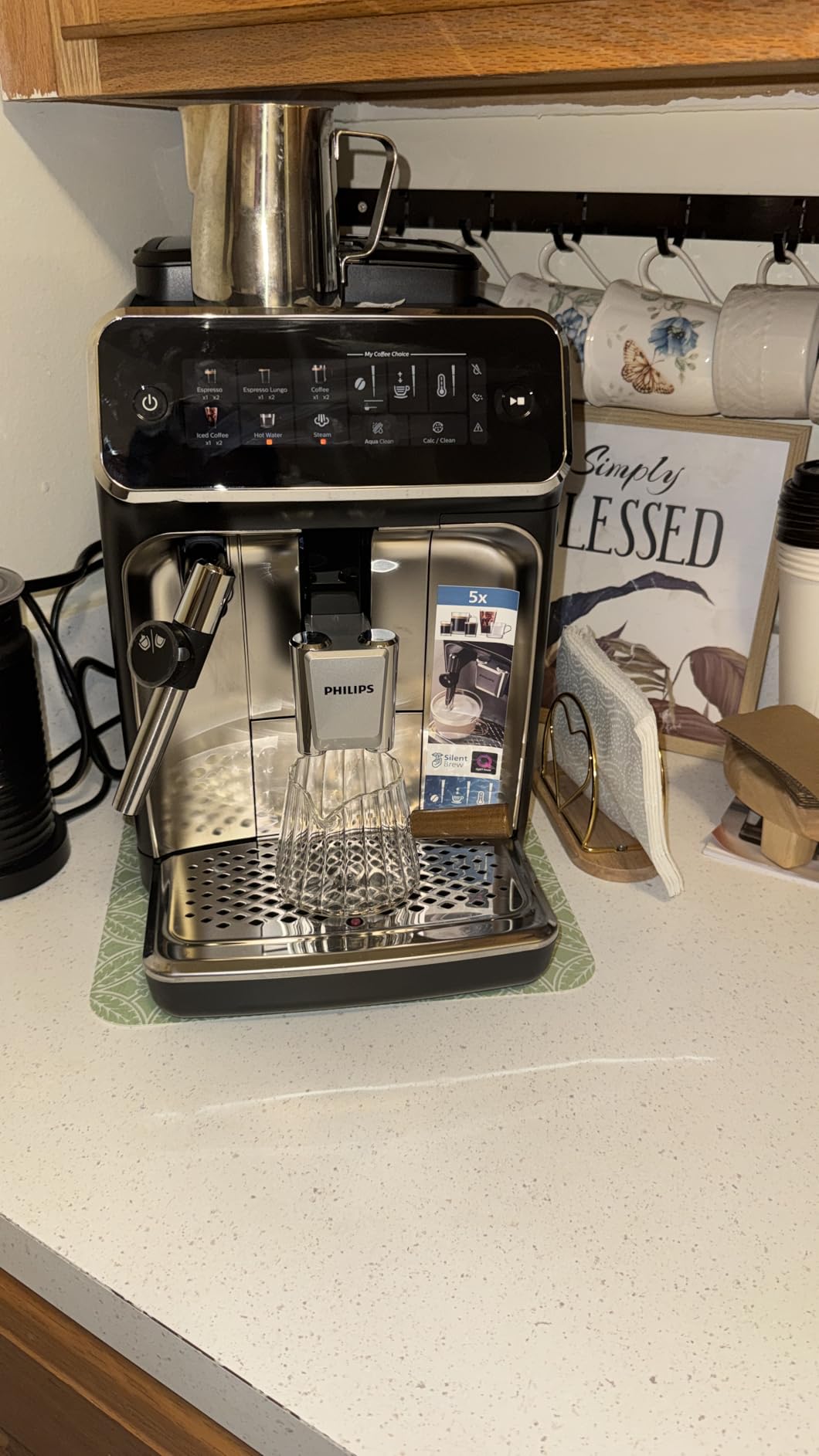 Philips 3300 Series Fully Automatic Espresso Machine with integrated milk frother and grinder, 5 Hot & Iced Coffee Pre-Sets, 40% Quieter SilentBrew, 15-Bar Pressure, Glossy Black (EP3326/90) customer photo 1