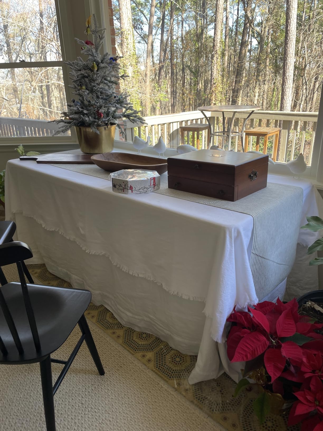 Amazon Basics Heavy Duty Portable Folding Table, 6 ft, Indoor & Outdoor, Fold-in-Half Design with Carrying Handle, White customer photo 1