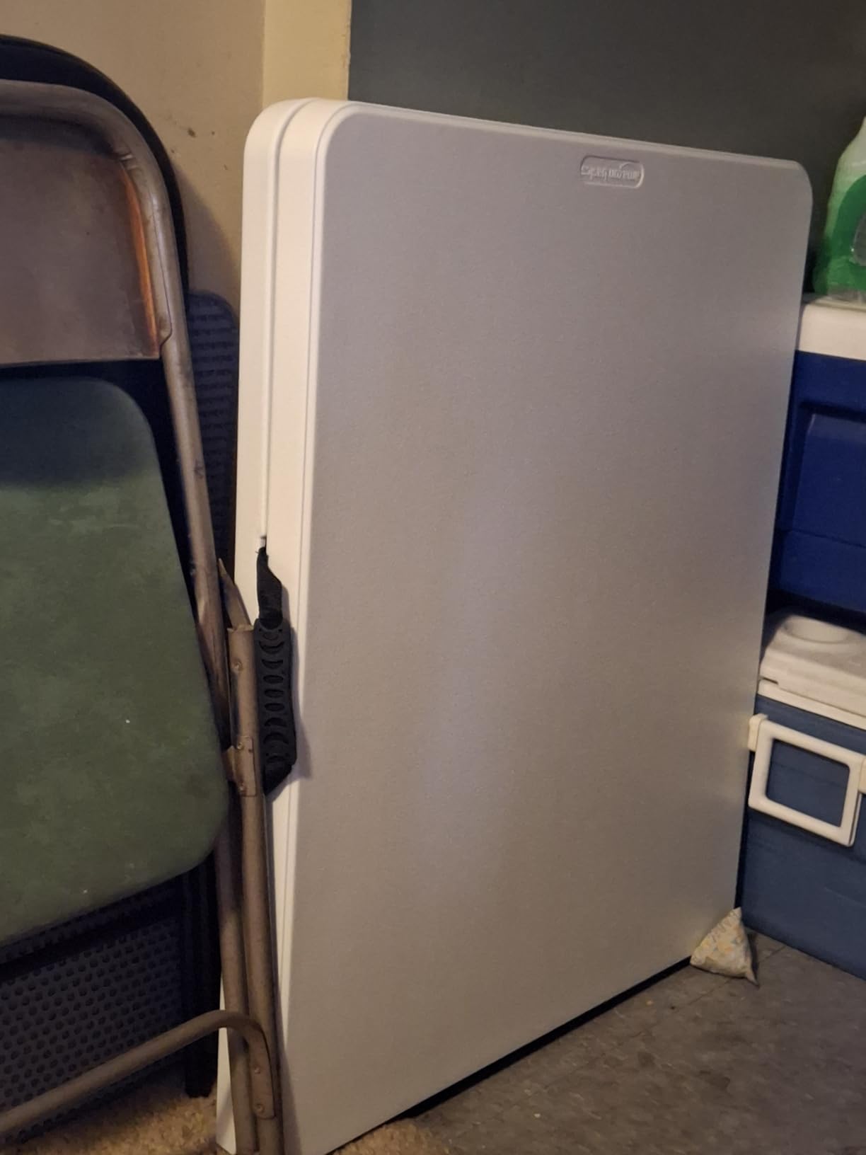 Amazon Basics Heavy Duty Portable Folding Table, 6 ft, Indoor & Outdoor, Fold-in-Half Design with Carrying Handle, White customer photo 2