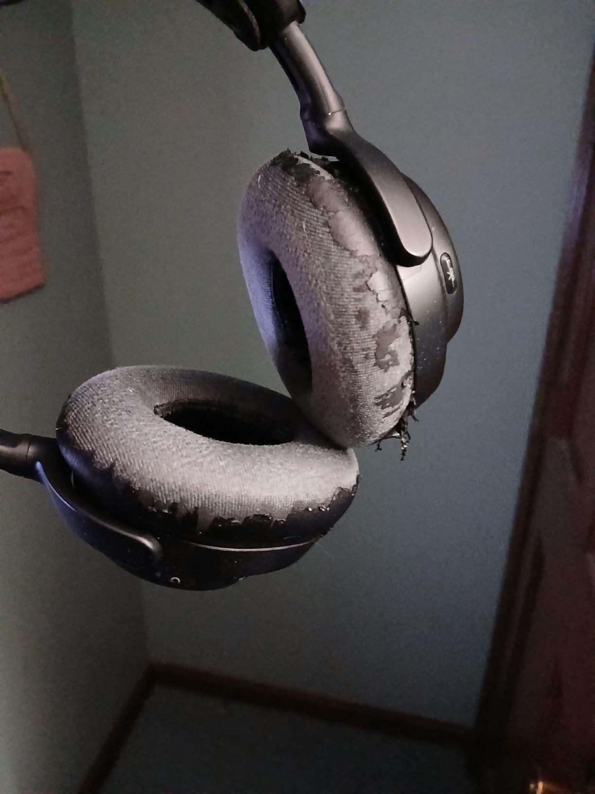 Arctis Nova Pro Wireless Multi-System Gaming Headset - Neodymium Magnetic Drivers - Active Noise Cancellation - 2 Battery System - ClearCast Gen 2 Mic - PC, PS5, PS4, Switch, Mobile customer photo 2