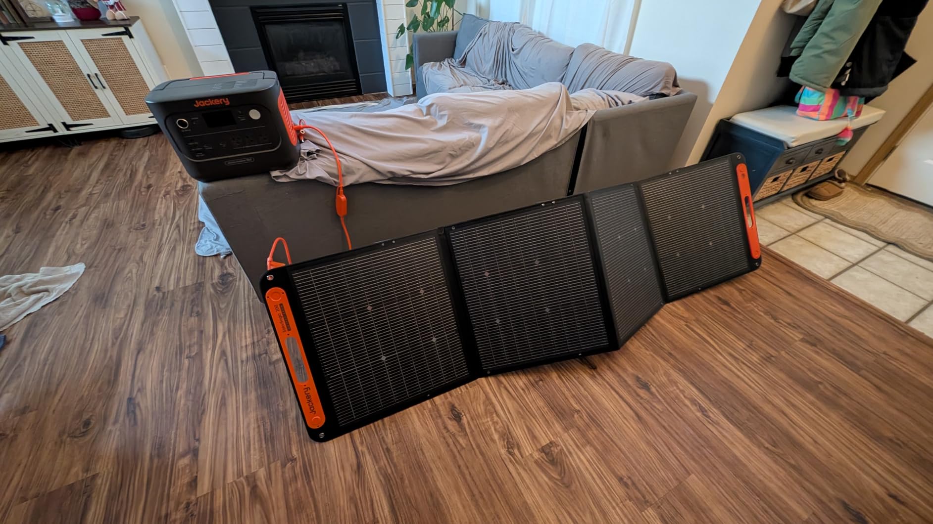 Jackery Solar Generator 1000 v2 and 200W Solar Panel, 1070Wh, 1500W AC | 1 Hr Fast Charge, LiFePO4 Battery, 100W USB-C Output, for Outdoor, Off-Grid Living, RV, Emergency customer photo 2
