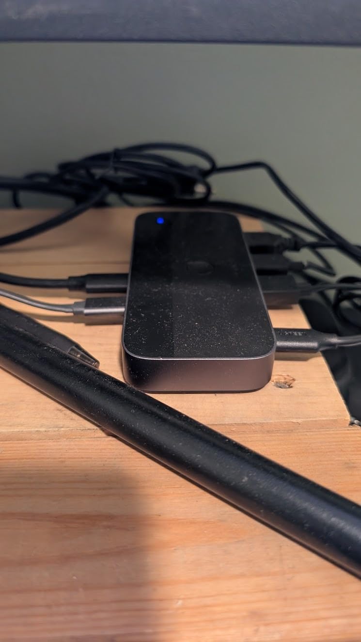 UGREEN USB Switch A & C Input for Computers - Share 4 Ports, Switcher Selector for PC, Laptop, Keyboard, Mouse, Webcam, Microphone - Adapter With 2 USB-C Data Cables and Remote customer photo 2