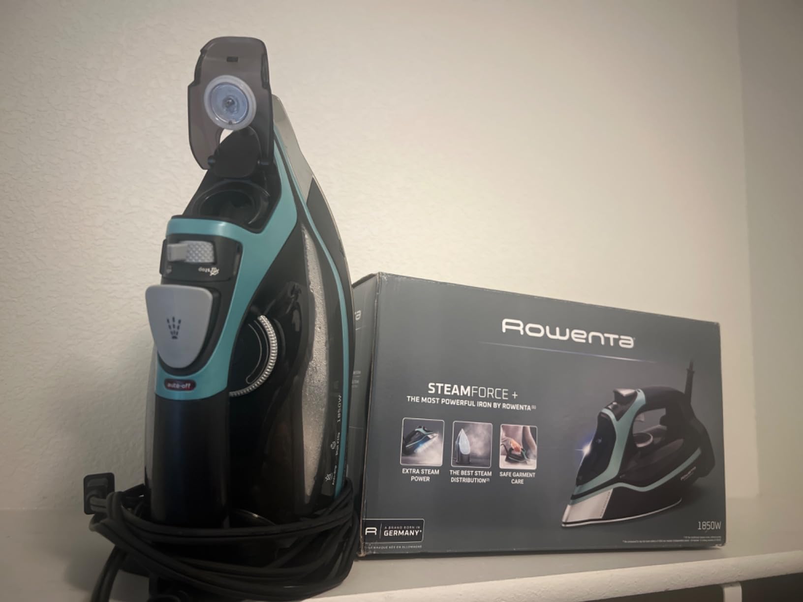 Rowenta Iron Steamer for Clothes Master Steam Station, Professional Steam Iron for Clothes with Stainless Steel Soleplate, 57 Oz, 400 Microsteam Holes, Built-In Pump, 1750 Watts, Black/Green, VR8338 customer photo 2