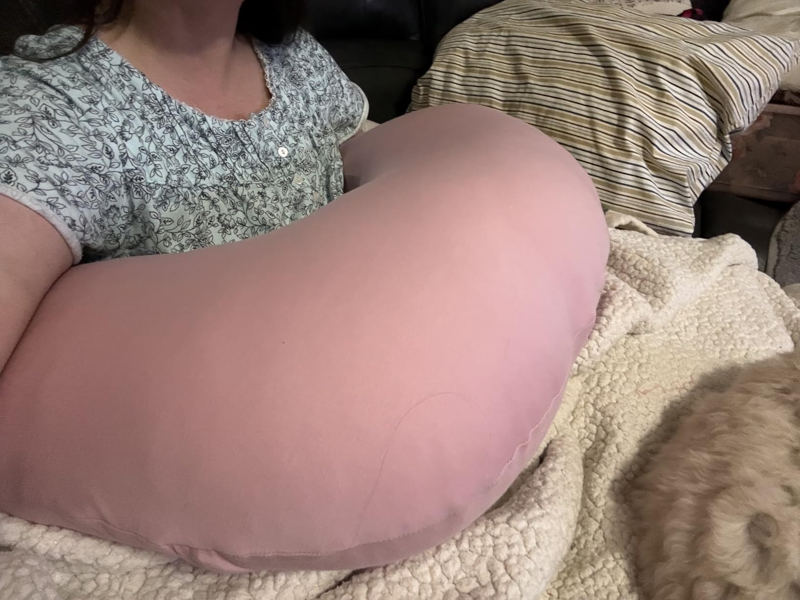 QUEEN ROSE Reading Pillow, Gaming Pillow for Lap, Sitting in Bed or Sofa, Extra Arm Rest for Reading, Playing or Crocheting, Soft Velvet Grey customer photo 2