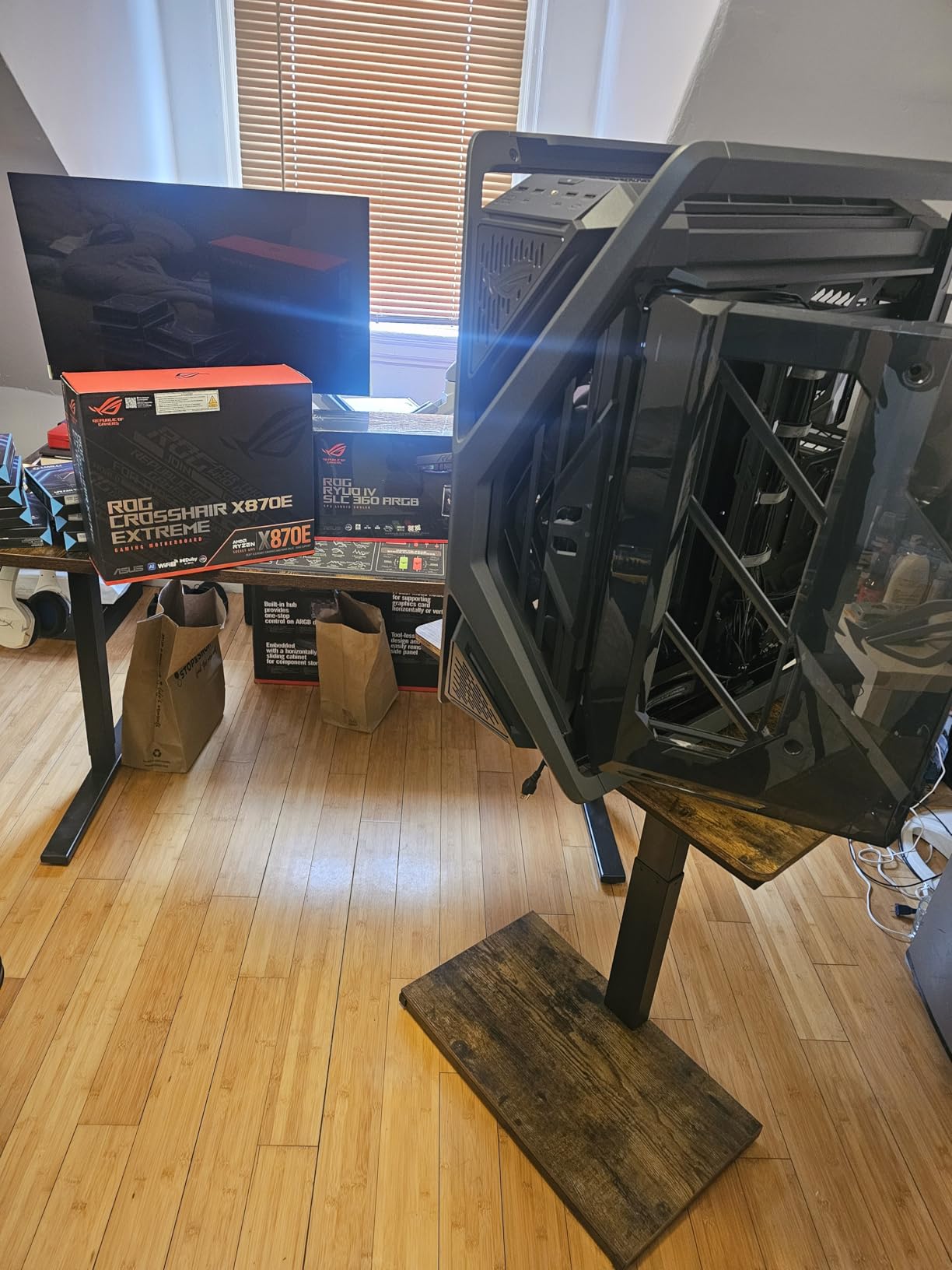 ROG Hyperion GR701 BTF Edition PC case, ASUS ATX BTF motherboards Support, 420 mm Dual Radiator Support, Four 140 mm Fans, Metal GPU Holder, Component Storage, ARGB Fan hub, 60W Fast Charging customer photo 2