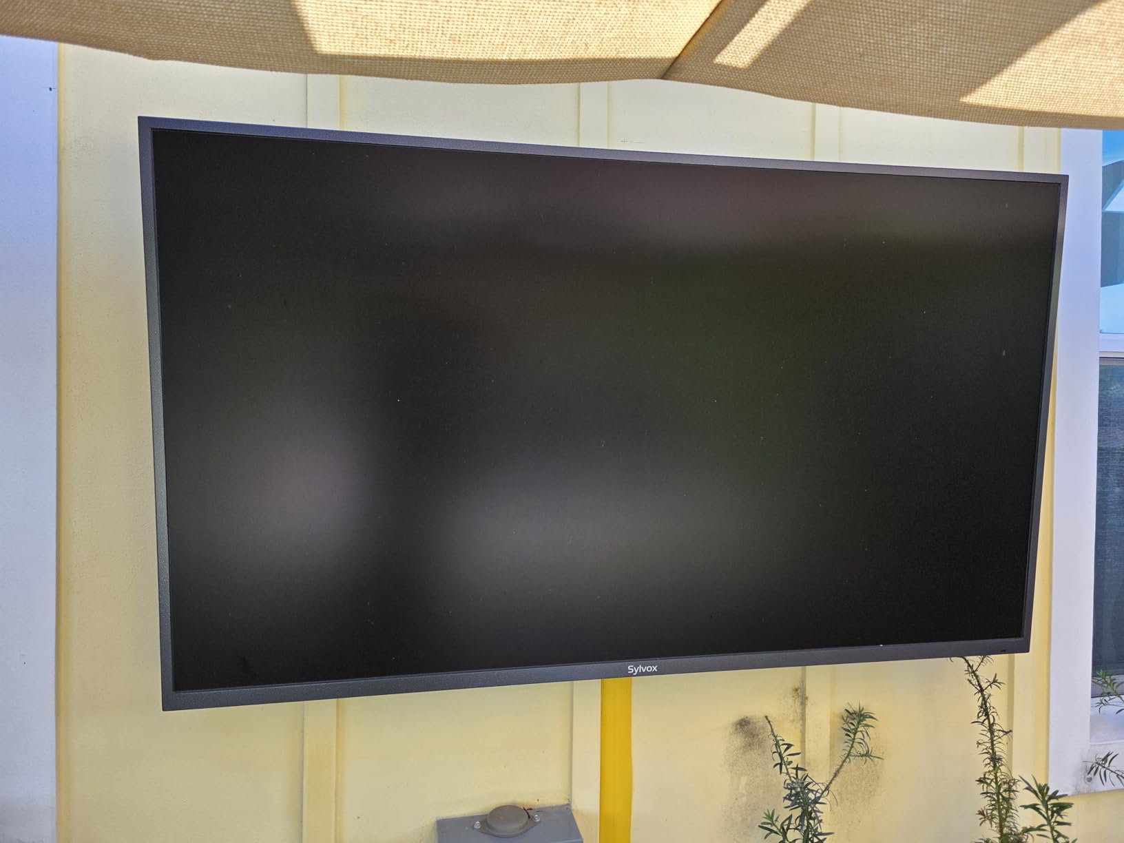 SYLVOX Outdoor TV, 55 inch Smart TV Waterproof Outdoor TVs, 4K Weatherproof Television for Outside, Support Google Assistant, Chromecast, 1000 nit Brightness Partial Sun (Deck Pro 2.0/2024) customer photo 1