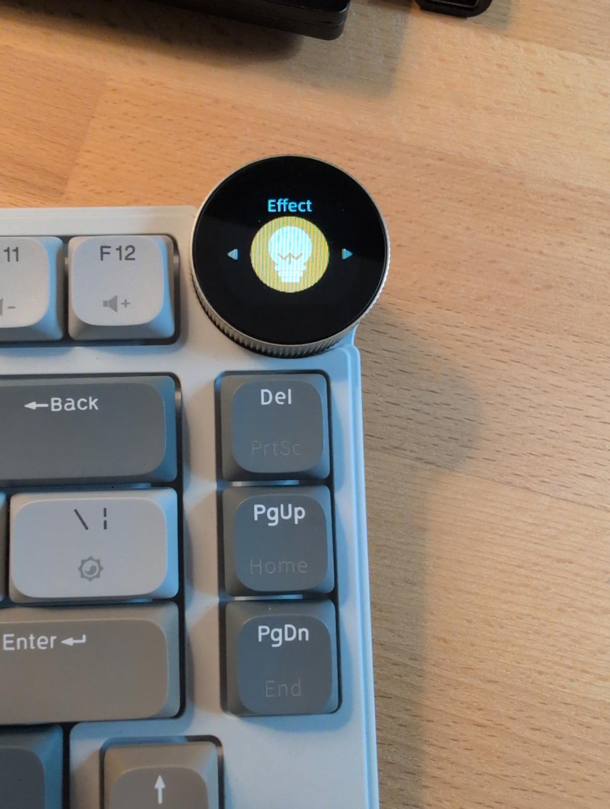 RK ROYAL KLUDGE N80 Low Profile Mechanical Keyboard w/Smart Display Screen & Knob, 75% Top Mount 3-Modes Wireless Mechanical Keyboard, Software Support, Massive Battery, 80 Keys, Quiet Red Switch customer photo 2