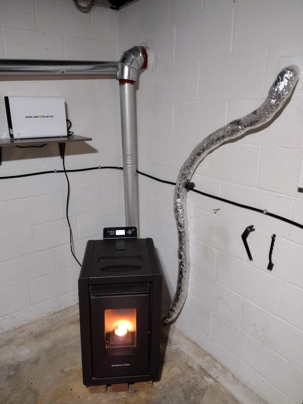 GOLDENMATE 1000VA/800W Lithium UPS Battery Backup and Surge Protector, Backup Battery Power Supply with LiFePO4 Batteries(230.4 Wh), Sinewave UPS System, 10 Years Lifespan, 8 Outlets, LCD Display customer photo 1