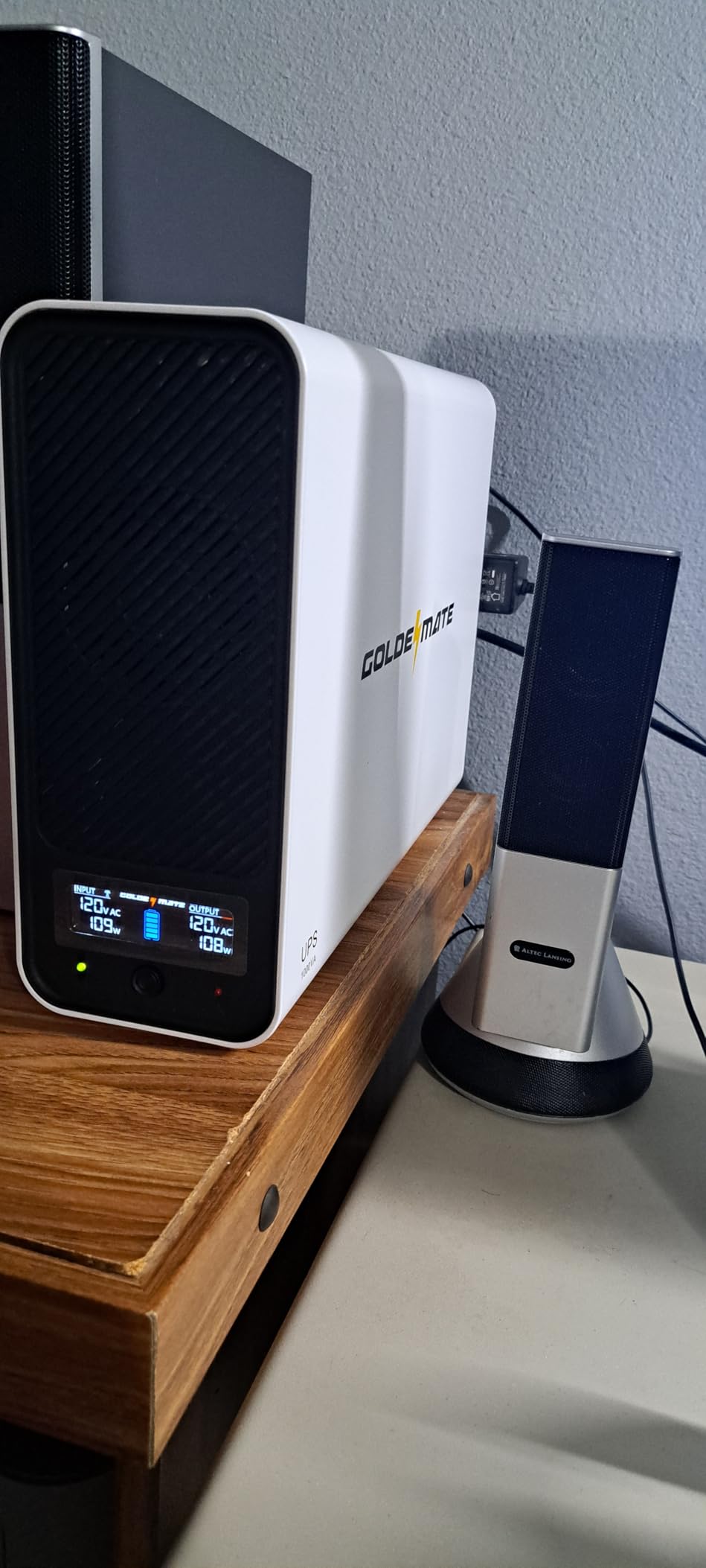 GOLDENMATE 1000VA/800W Lithium UPS Battery Backup and Surge Protector, Backup Battery Power Supply with LiFePO4 Batteries(230.4 Wh), Sinewave UPS System, 10 Years Lifespan, 8 Outlets, LCD Display customer photo 2