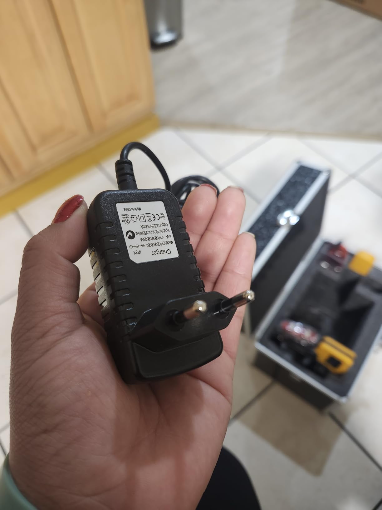 Self-Leveling Rotary Laser Level Kit, Class II ≤ 5 mW Red Laser, 2000 ft Range with Receiver, ±1/8