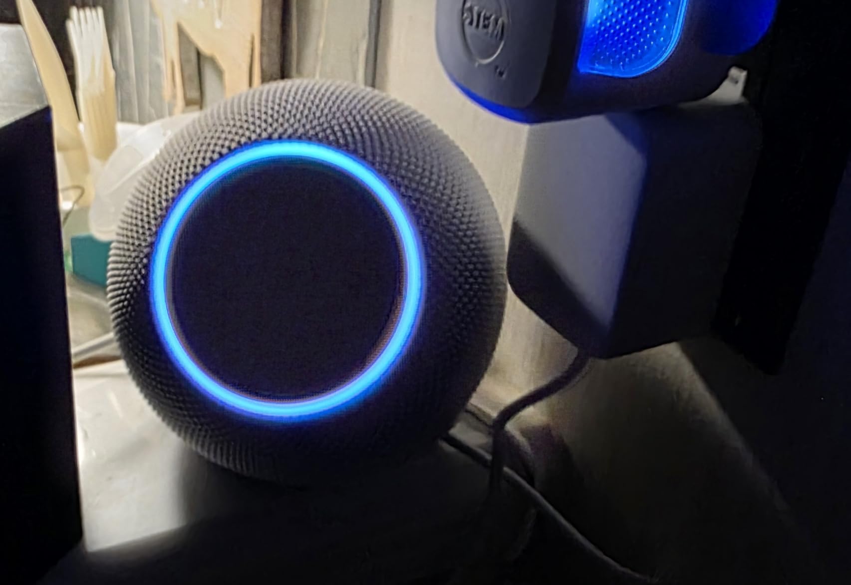 Echo Dot Max (newest model), Alexa speaker with room-filling sound and nearly 3x bass, Great for living rooms and medium-sized spaces, Designed for Alexa+, Glacier White customer photo 2