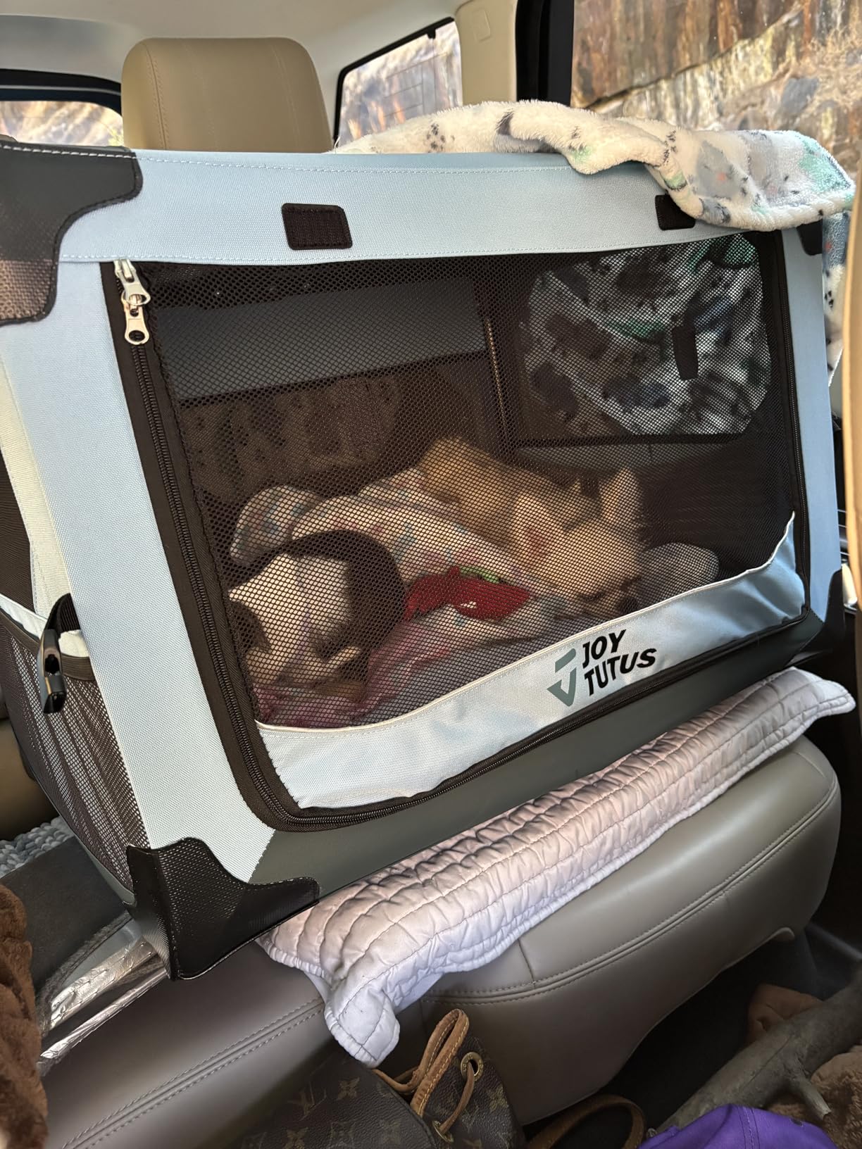 JOYTUTUS Collapsible Dog Crate, 26 Inch Portable Pet Crate for Car, Travel Dog Kennel Foldable Dog Crate for Medium Dog 44lbs, Soft Cat Carrier Fit for Indoor & Outdoor/Car Back Seat/Trunk (Blue) customer photo 1