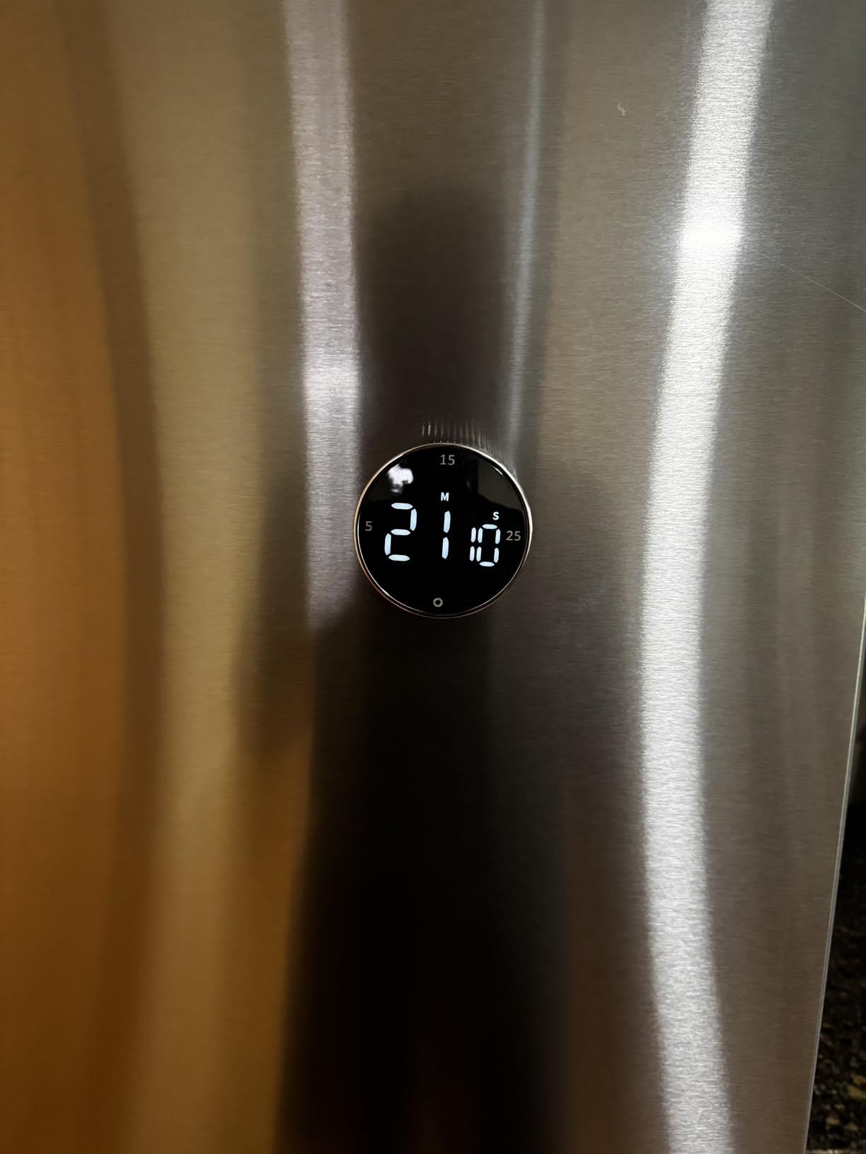 Upgrade Digital Kitchen Timer - Magnetic Countdown Countup Visual Pomodoro Timer with Large LED Display, 3-Preset Times (5, 15, 25), 3 Volume Levels, Ideal for Cooking, Baking and Fitness (1, Black) customer photo 2