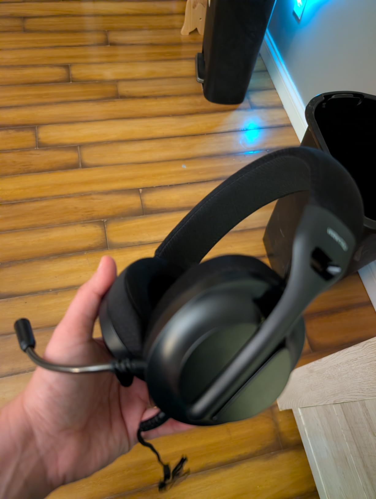 S30 Gaming Headset with Microphone,198g Lightweight Design, Wired Gaming Headphones for Xbox, Xbox Series X|S, PS5, PS4, Switch, PC, Noise Cancelling Mic, Soft Earmuffs (Black) customer photo 1