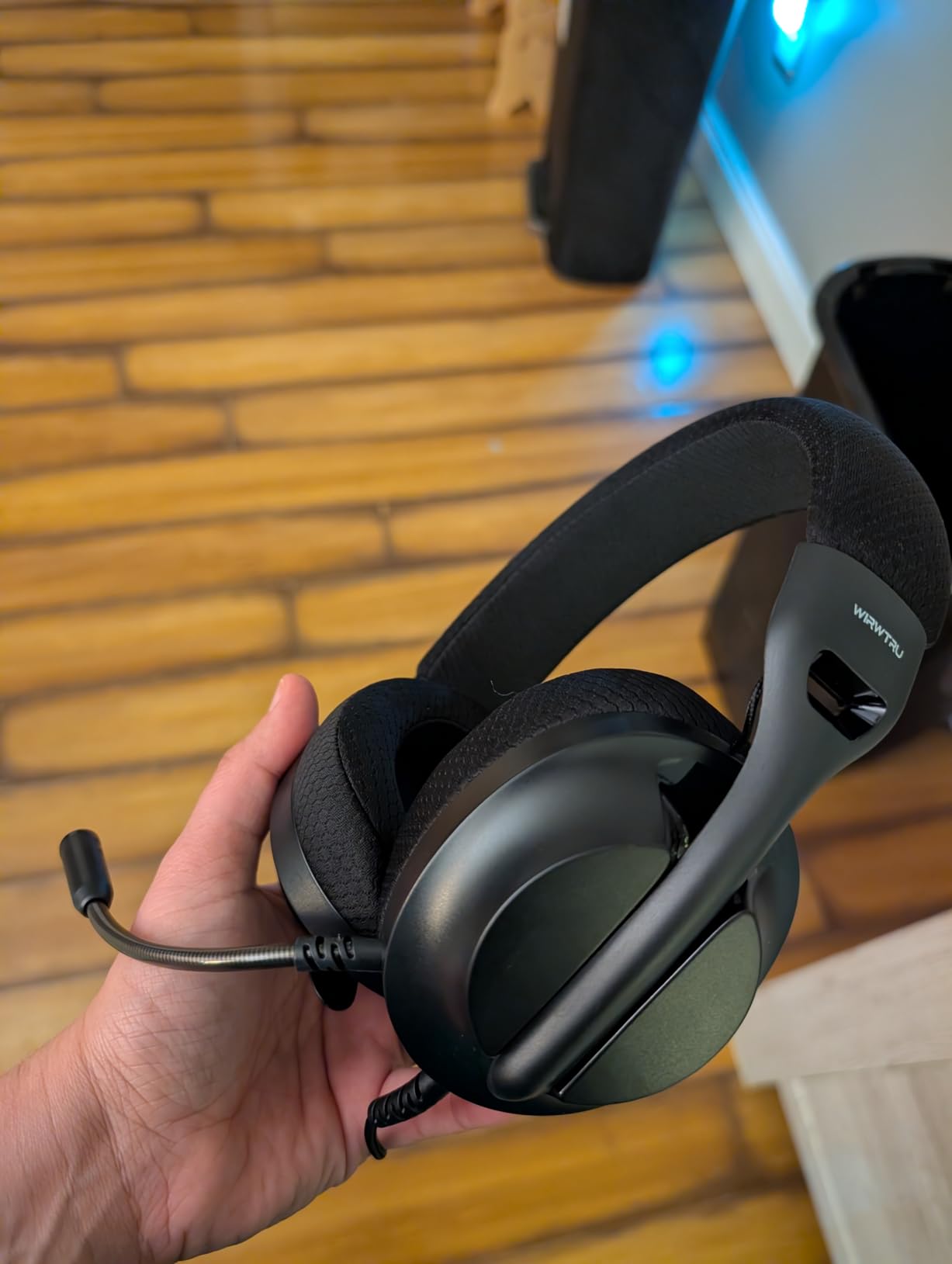 S30 Gaming Headset with Microphone,198g Lightweight Design, Wired Gaming Headphones for Xbox, Xbox Series X|S, PS5, PS4, Switch, PC, Noise Cancelling Mic, Soft Earmuffs (Black) customer photo 2