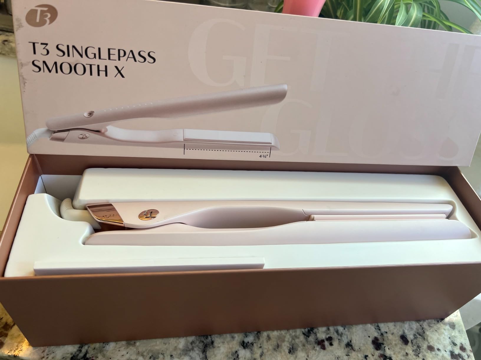 T3 SinglePass Smooth X Professional Flat Iron with Extra-Long Ceramic Plates for Faster Styling, 9 Heat Settings for All Hair Types customer photo 2