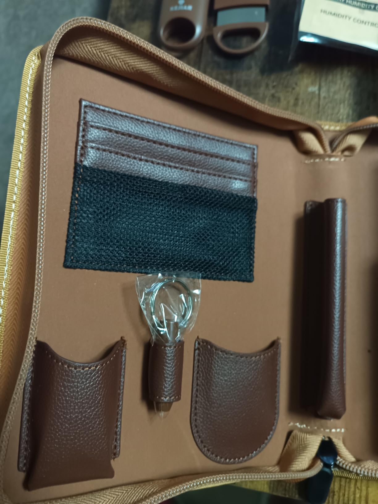 Cigar Humidor Case, Portable Cigar Box with Cigar V Cutter, Straight Cigar Cutter, Cigar Punch, Cigar Humidifier Packs, Travel Humidor and Cigar Accessories Gift Set Leather Cigar Case (Black) customer photo 2