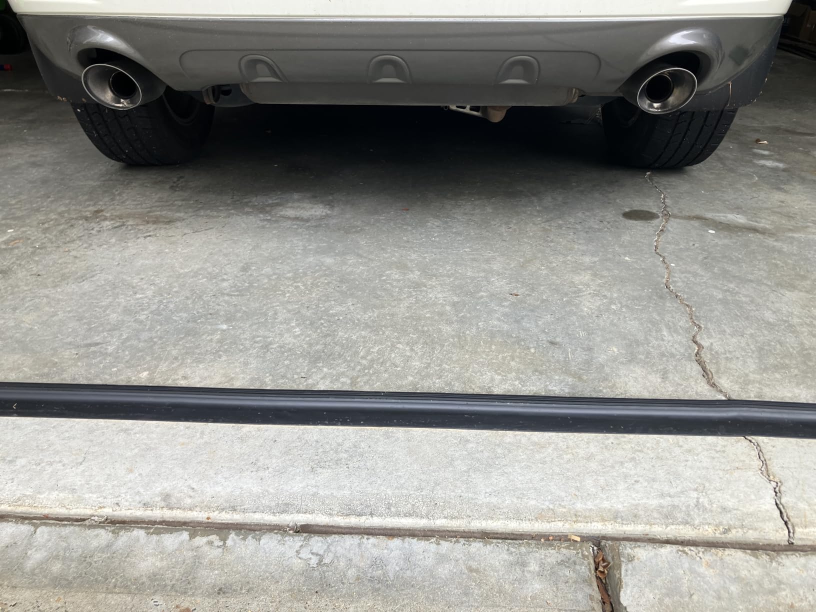 Jin&Bao Universal Garage Door Threshold Seal Strip 20FT Kit, Bottom Waterproof Rubber Weather Stripping Replacement(Black, 2 Adhesive) customer photo 1