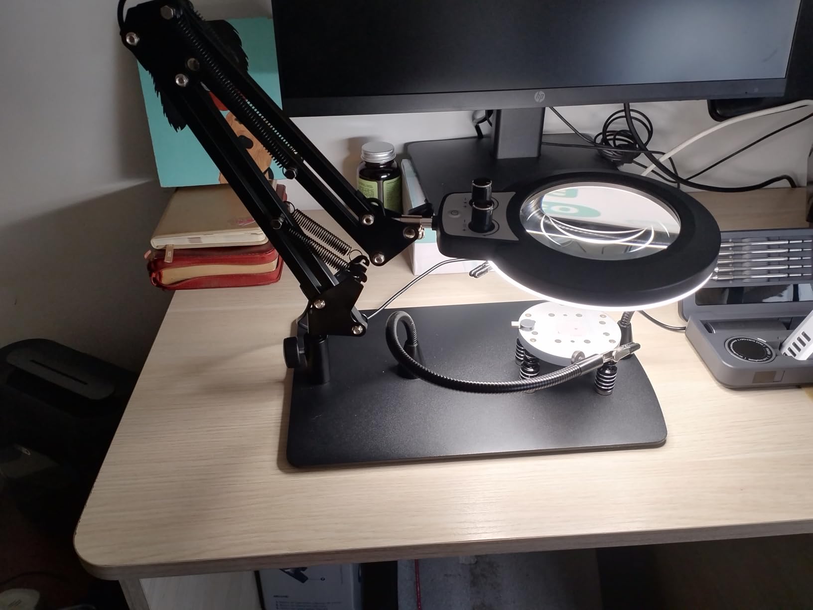 Helping Hands Soldering Station, 10X Magnifying Glass with Light and Stand, Third Hands Soldering Tool with Magnetic, Infinite Colors PCB Holder Solder Magnifier Lamp for Repair Hobby Crafts customer photo 1