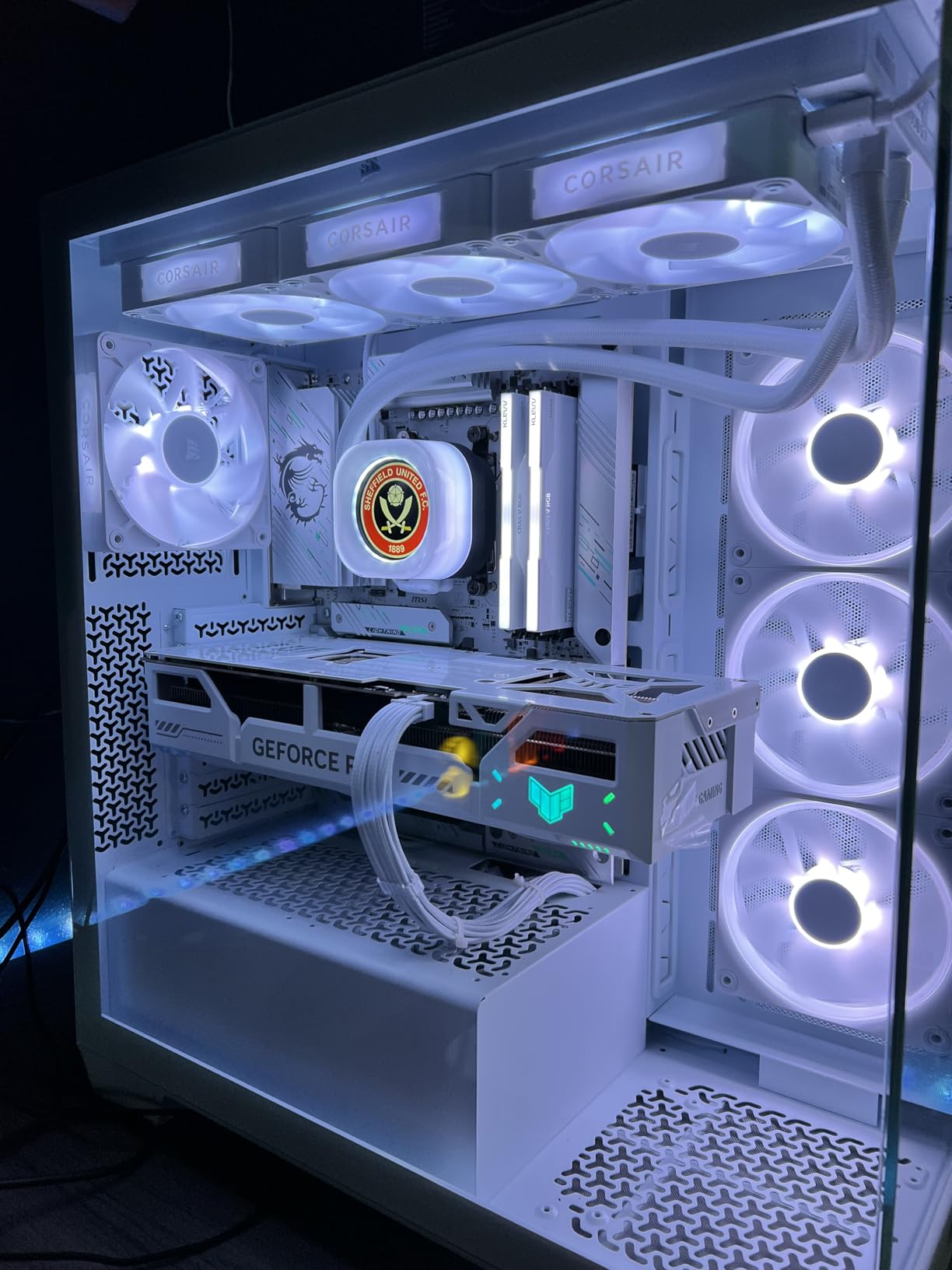 CORSAIR iCUE Link Titan 360 RX LCD Liquid CPU Cooler - 360mm AIO - Low-Noise - FlowDrive Cooling Engine - Intel LGA 1851/1700, AMD AM5/AM4 - 3X RX120 RGB Fans - iCUE Link System Hub Included - White customer photo 1