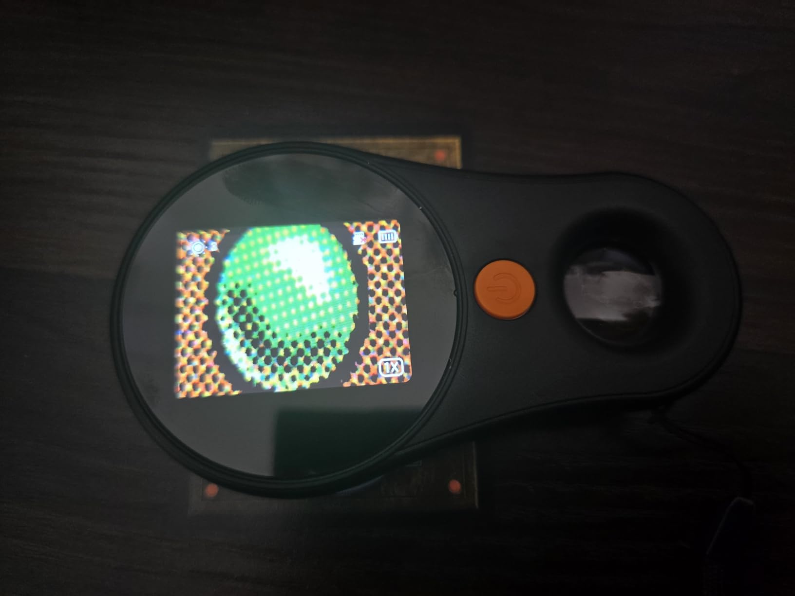 T TAKMLY Magnifying Glass with Light Portable Handheld USB Digital Microscope Macro Camera 2.0 inch IPS Color Screen Fixed Focus, 200w Pixel, 500x Magnification, Compatible with Windows, Mac OS customer photo 2