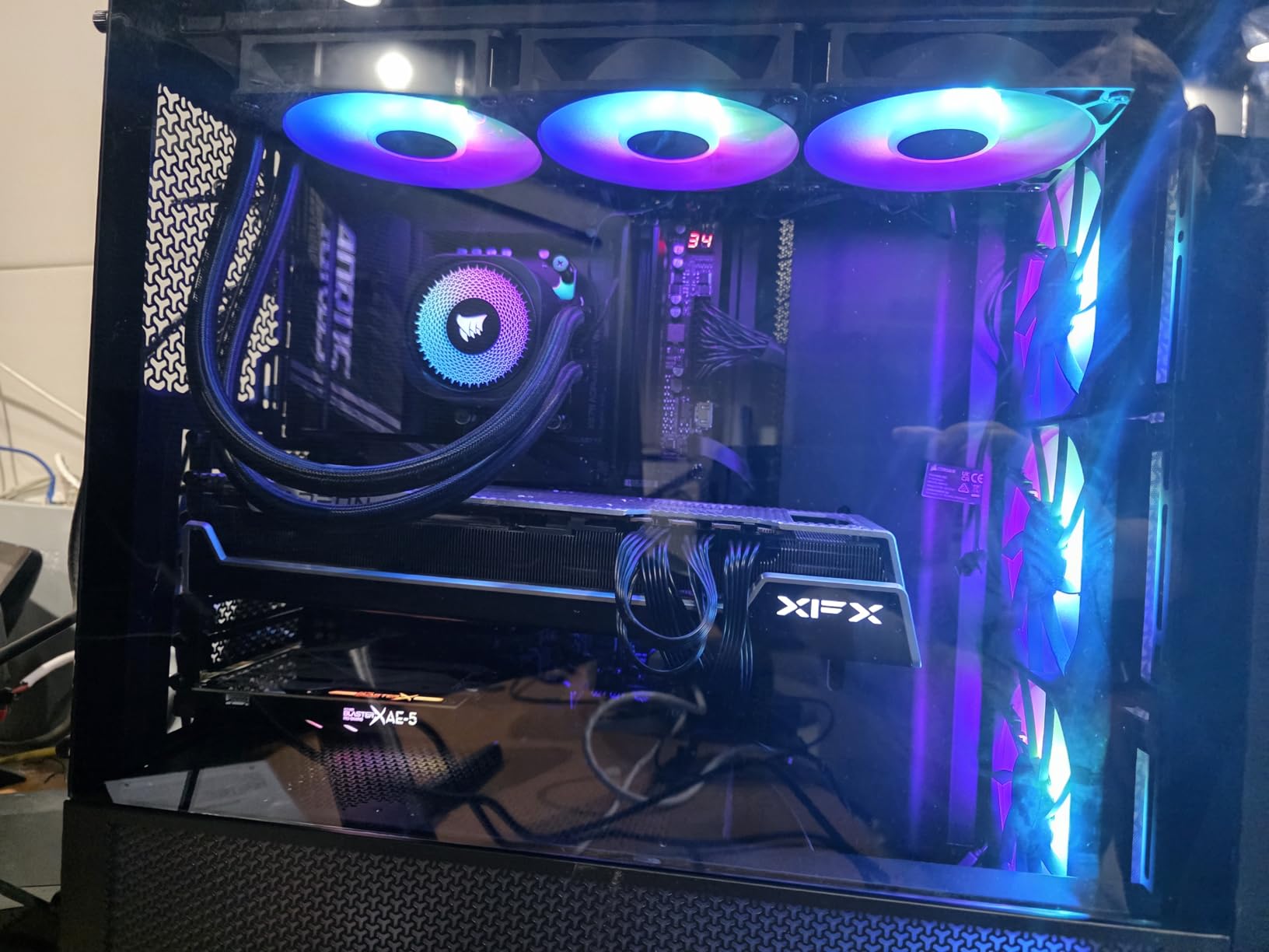 CORSAIR 4000D RS ARGB Frame Modular Mid-Tower ATX PC Case, High Airflow, 3X Pre-Installed RS Fans, InfiniRail™ Mounting System, ASUS BTF, MSI Zero, Gigabyte Stealth, Black customer photo 1